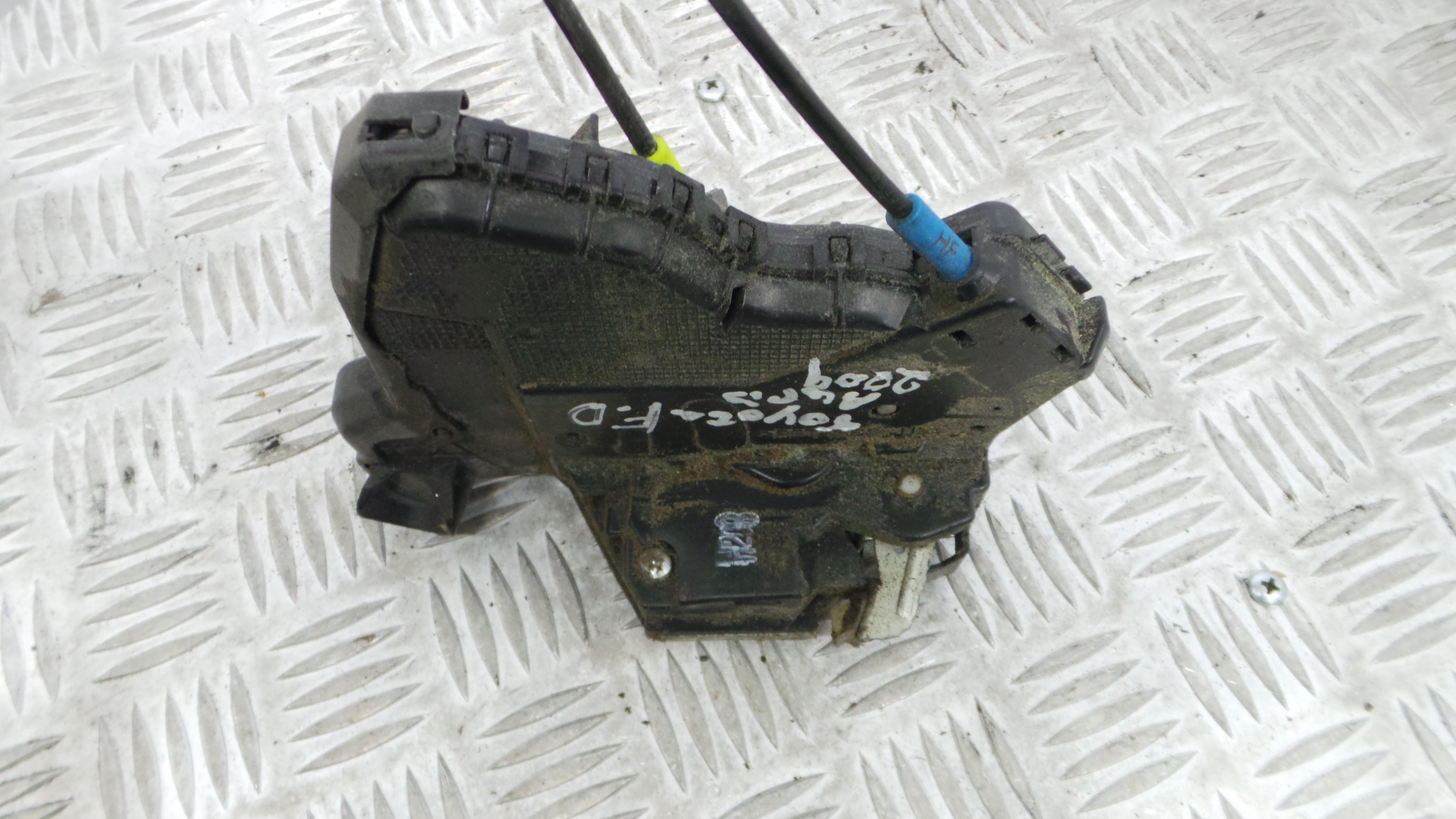 Fecho da Porta Frente Dto 6903002220 - TOYOTA AURIS (_E15_), COROLLA (_E15_)-33197683