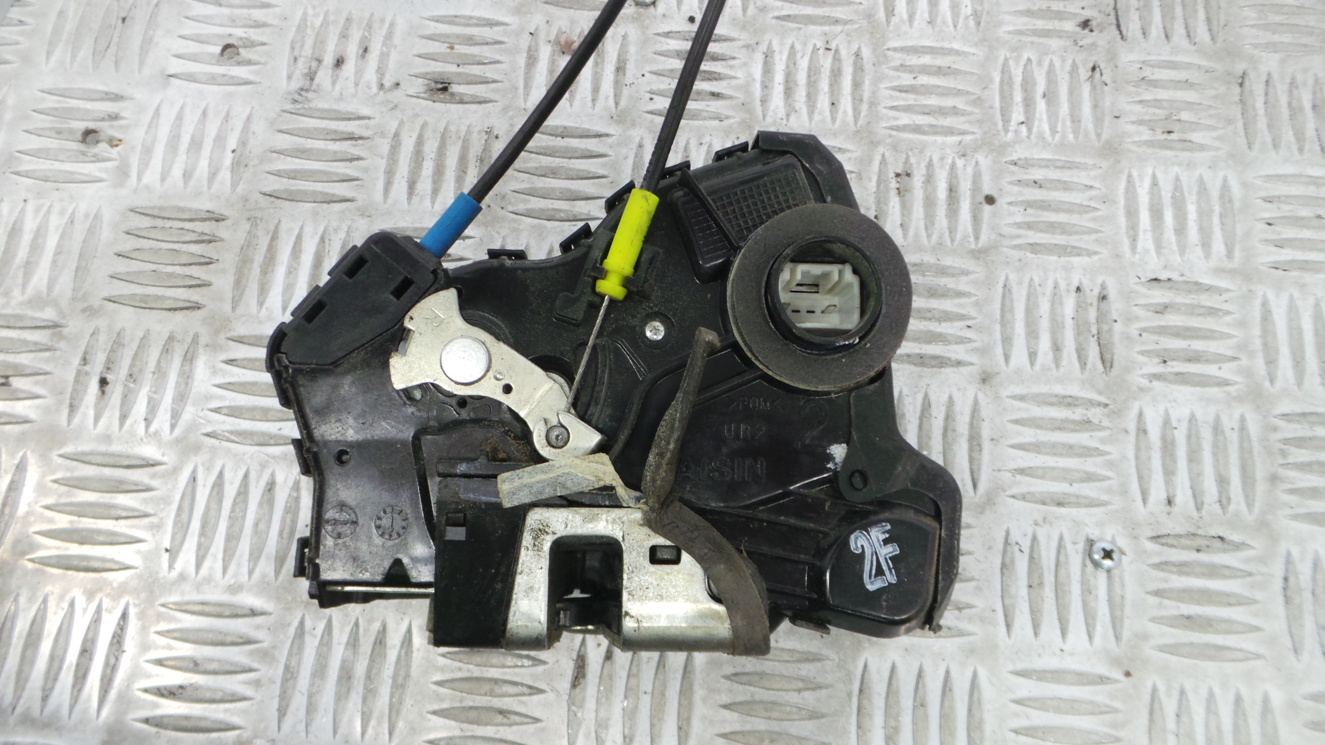 Fecho da Porta Frente Dto 6903002220 - TOYOTA AURIS (_E15_), COROLLA (_E15_)-33197683