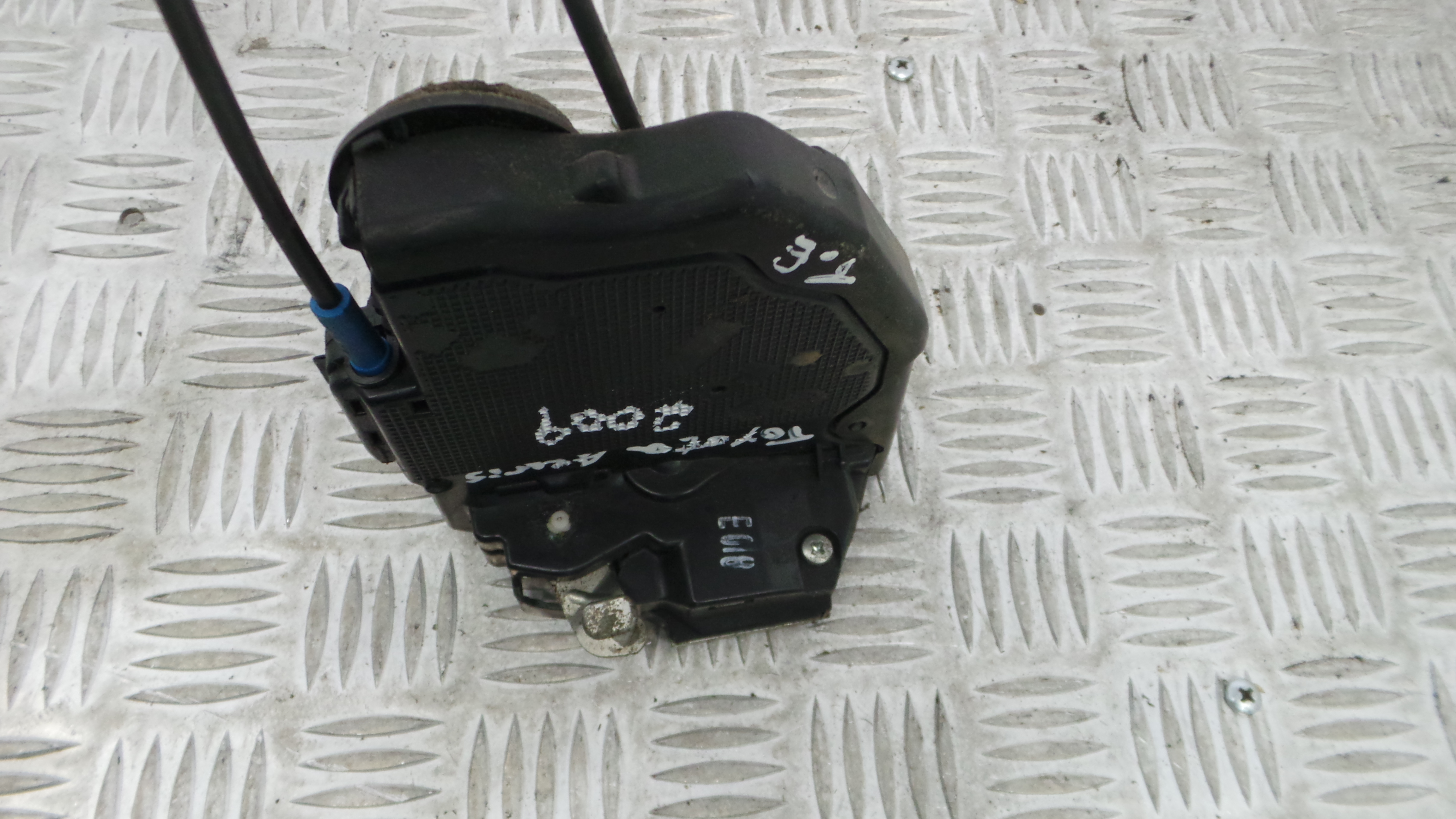 Fecho da Porta Trás Esq 6906002170 - TOYOTA AURIS (_E15_), COROLLA (_E15_)-33197686