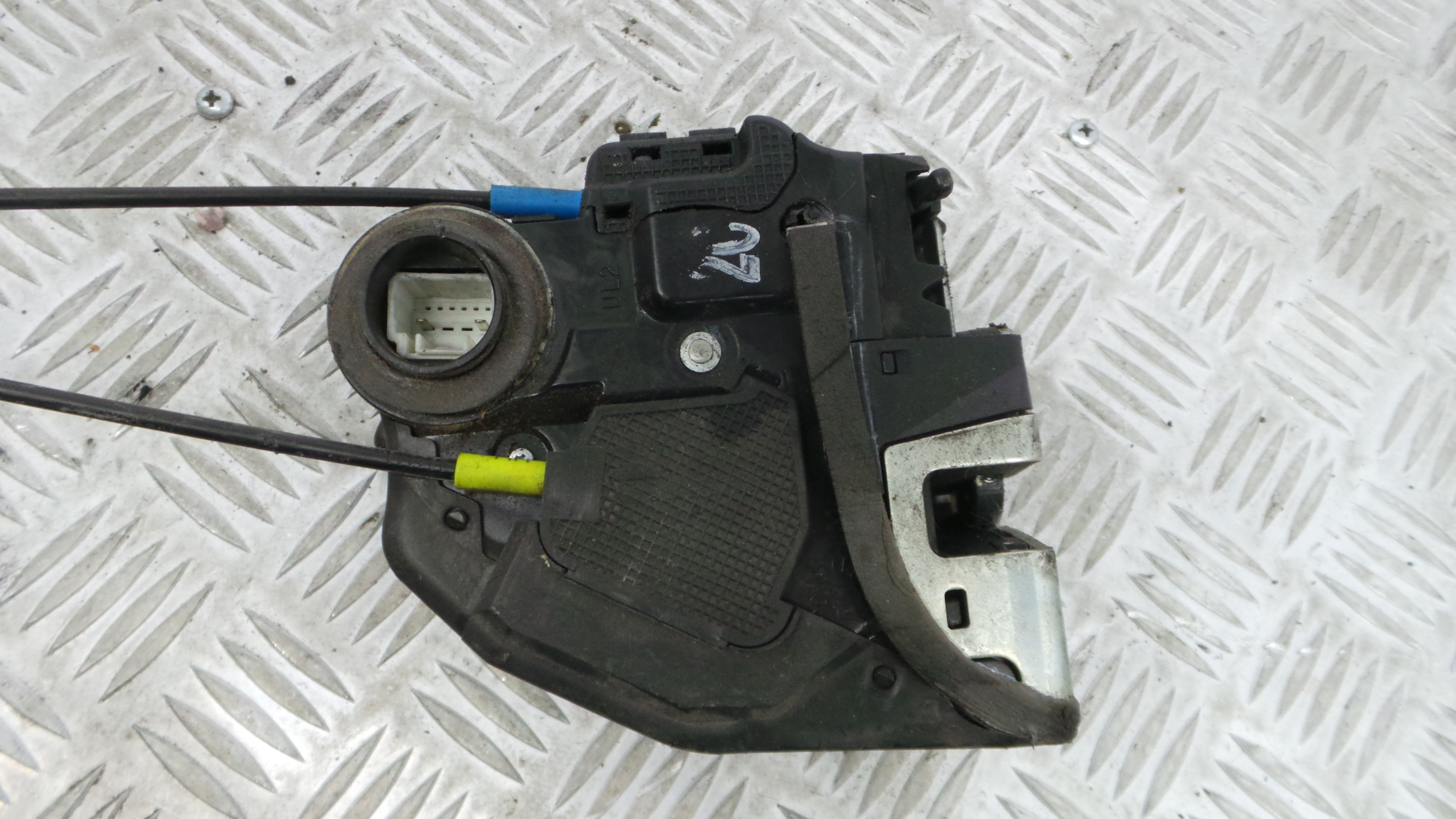 Fecho da Porta Trás Esq 6906002170 - TOYOTA AURIS (_E15_), COROLLA (_E15_)-33197686