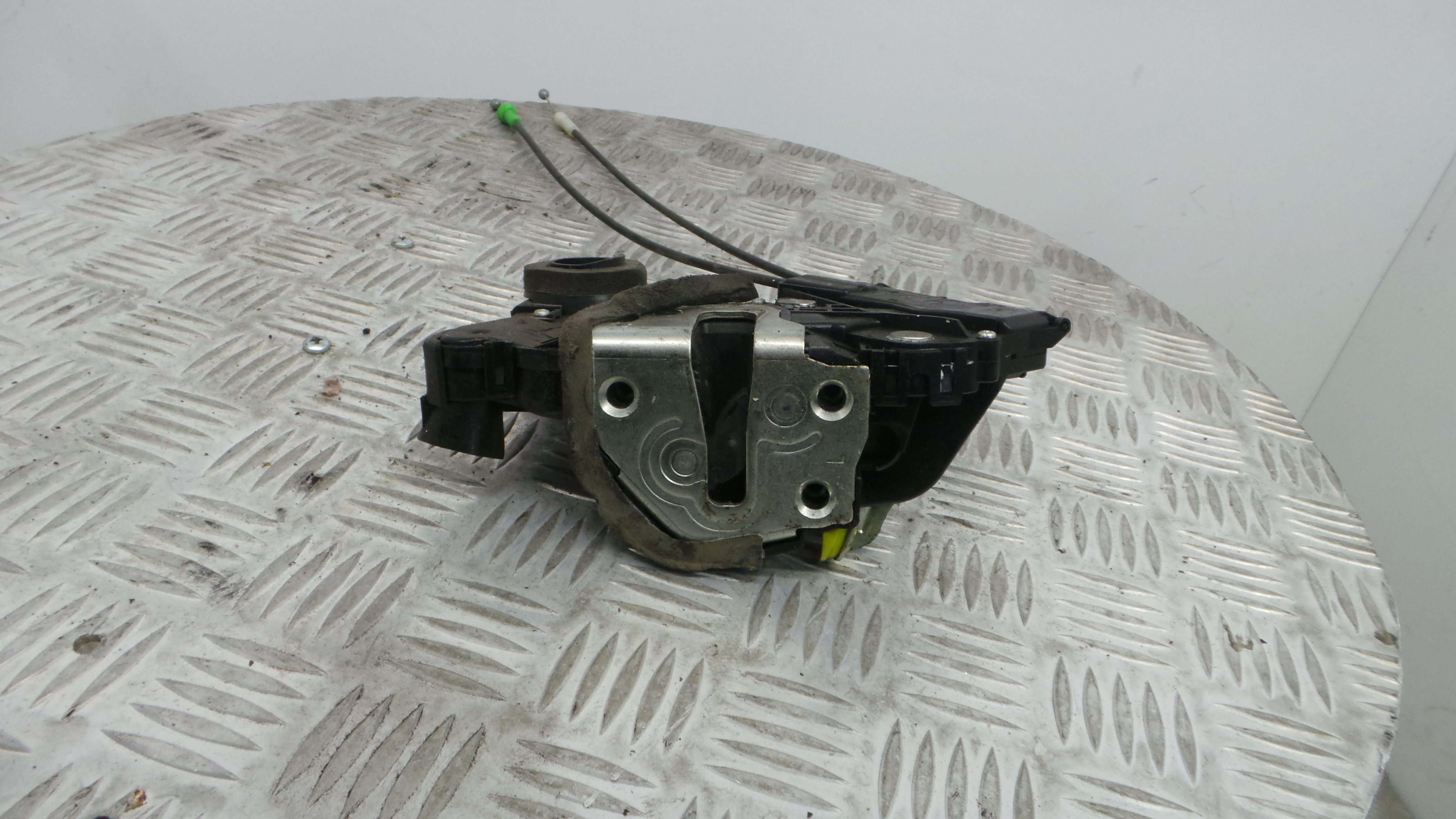 Fecho da Porta Frente Esq 690400D140 - TOYOTA YARIS (_P9_), YARIS/VITZ (_P9_)-33197692