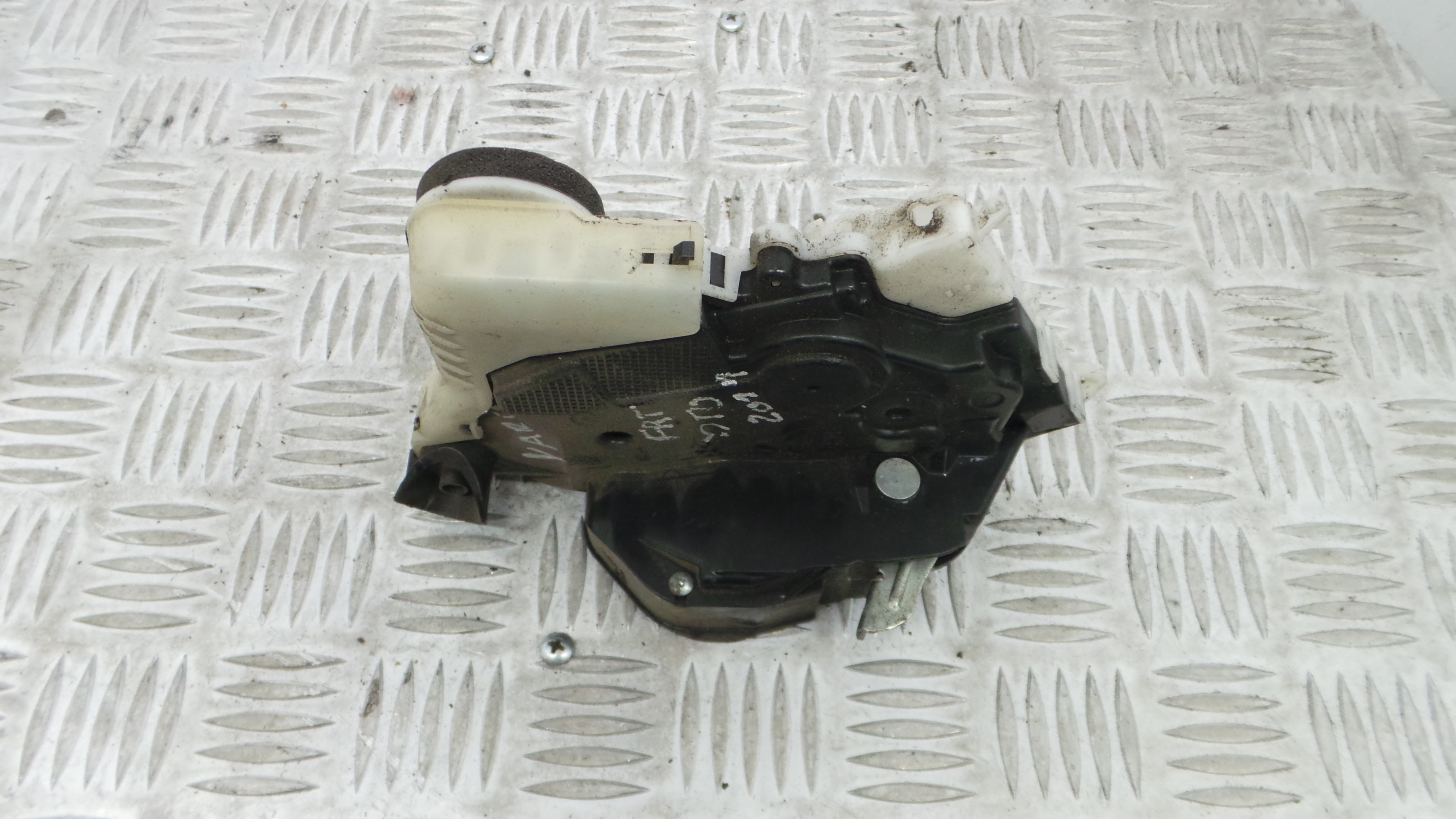 Fecho da Porta Frente Dto 690300D320 - TOYOTA YARIS (_P13_), YARIS/VITZ (_P13_)-33197703
