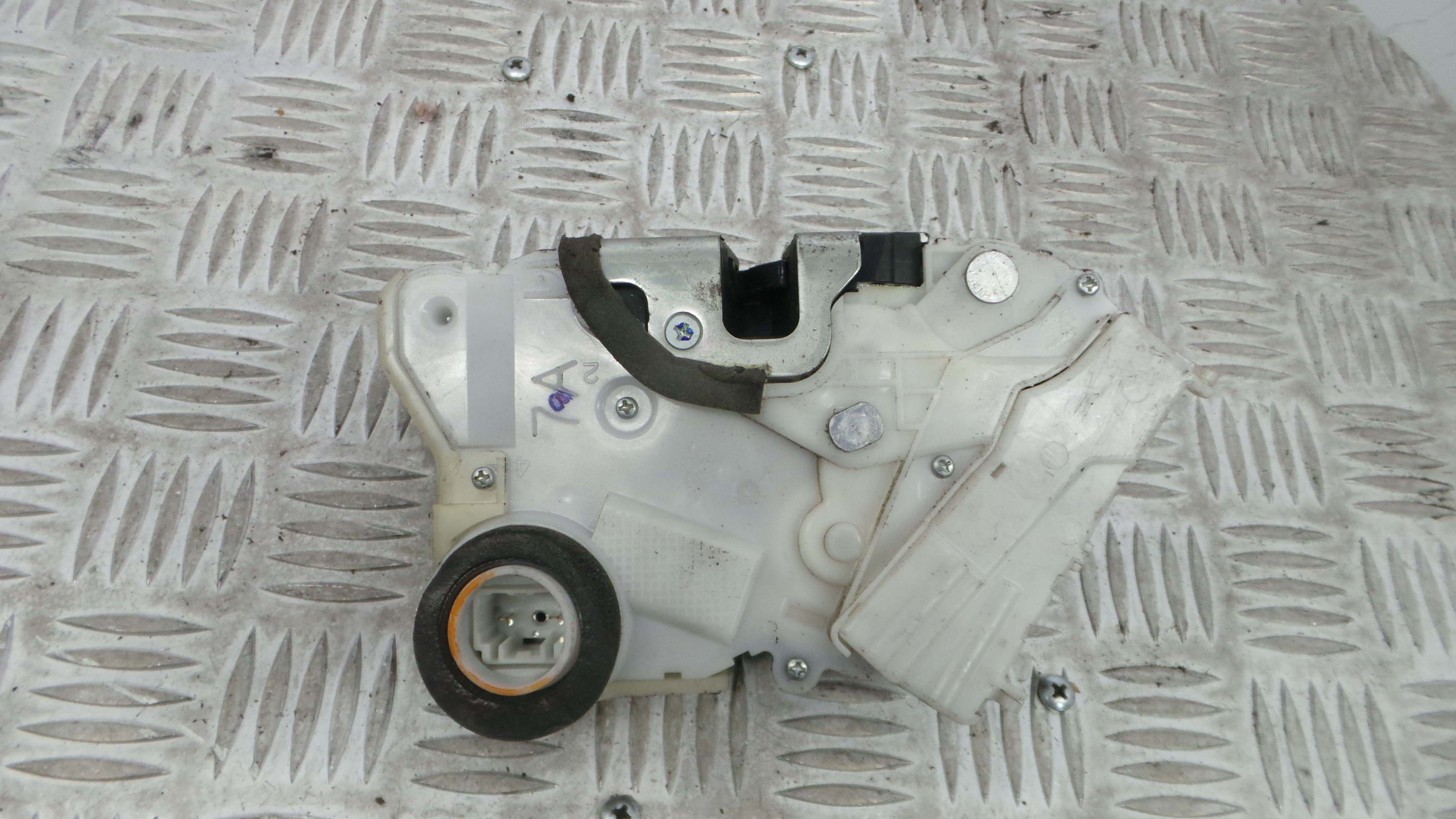 Fecho da Porta Frente Dto 690300D320 - TOYOTA YARIS (_P13_), YARIS/VITZ (_P13_)-33197703