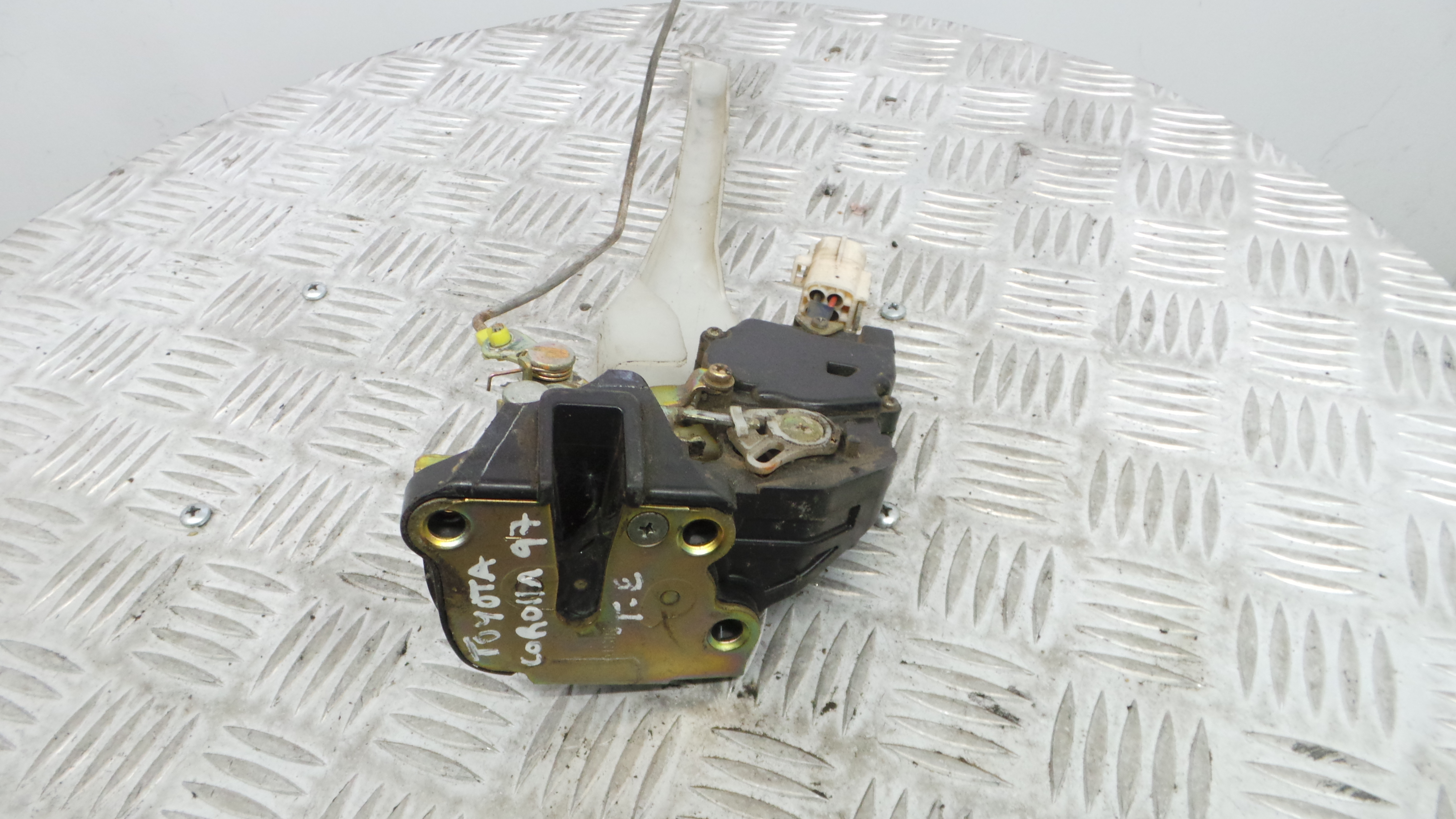 Fecho da Porta Trás Esq 6930612190 - TOYOTA COROLLA (_E11_)-33197728