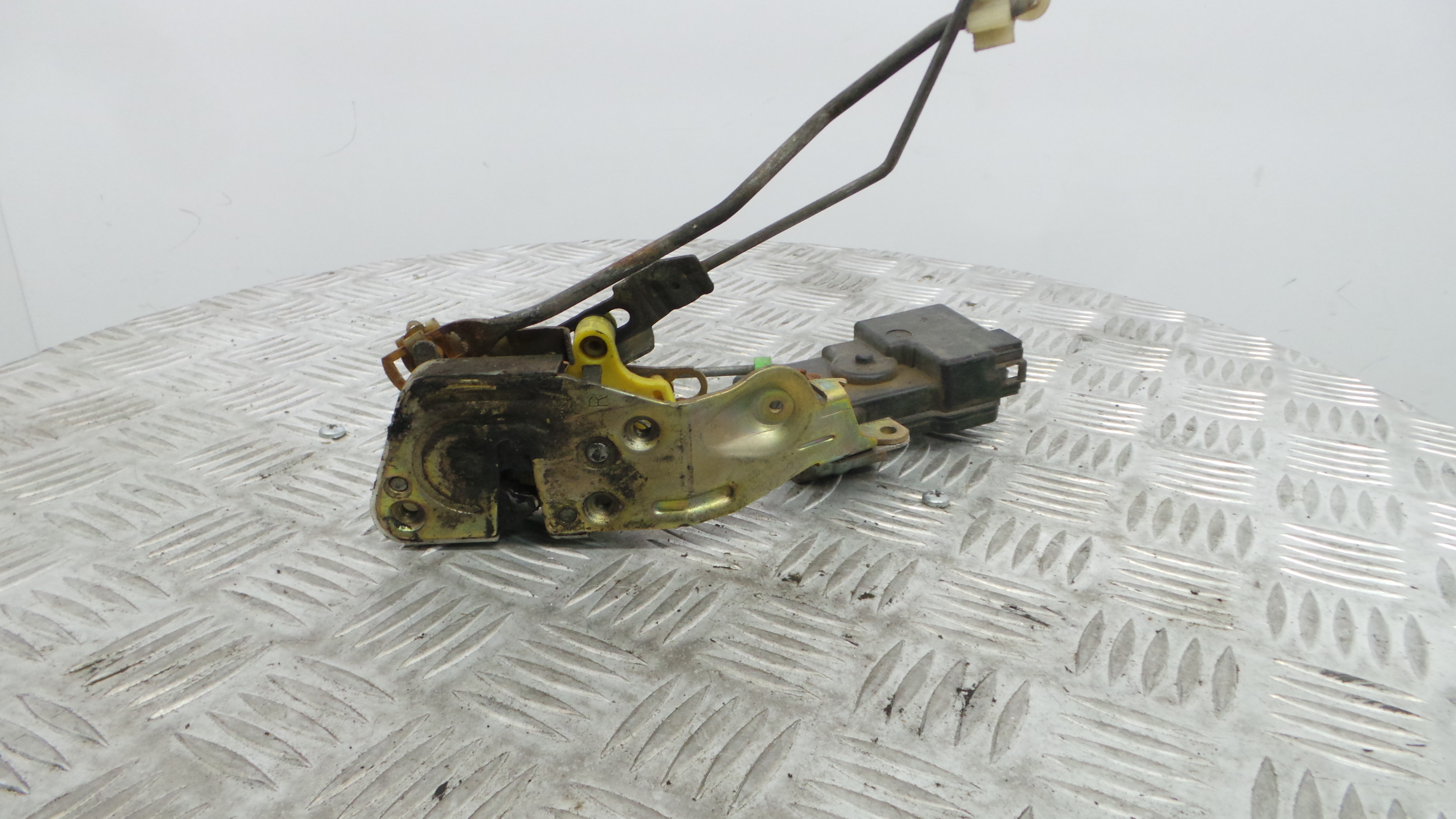 Fecho da Porta Dto MB830466 - MITSUBISHI COLT Mk V (CJ_, CP_), COLT V (CJ_, CP_)-33197734 Fecho da Porta Dto MB830466 - MITSUBISHI COLT Mk V (CJ_, CP_), COLT V (CJ_, CP_)-33197734