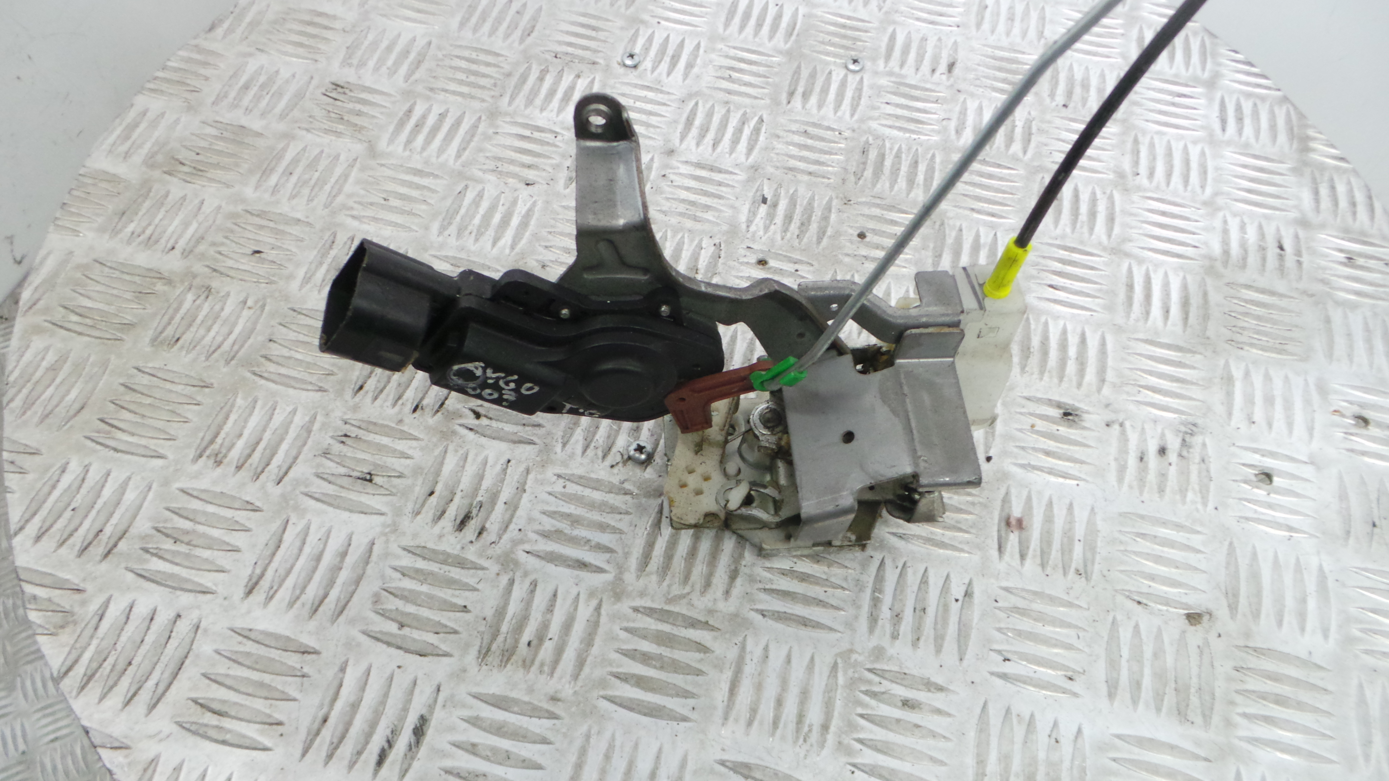 Fecho da Porta Trás Esq 690600H011 - TOYOTA AYGO (_B1_)-33197761