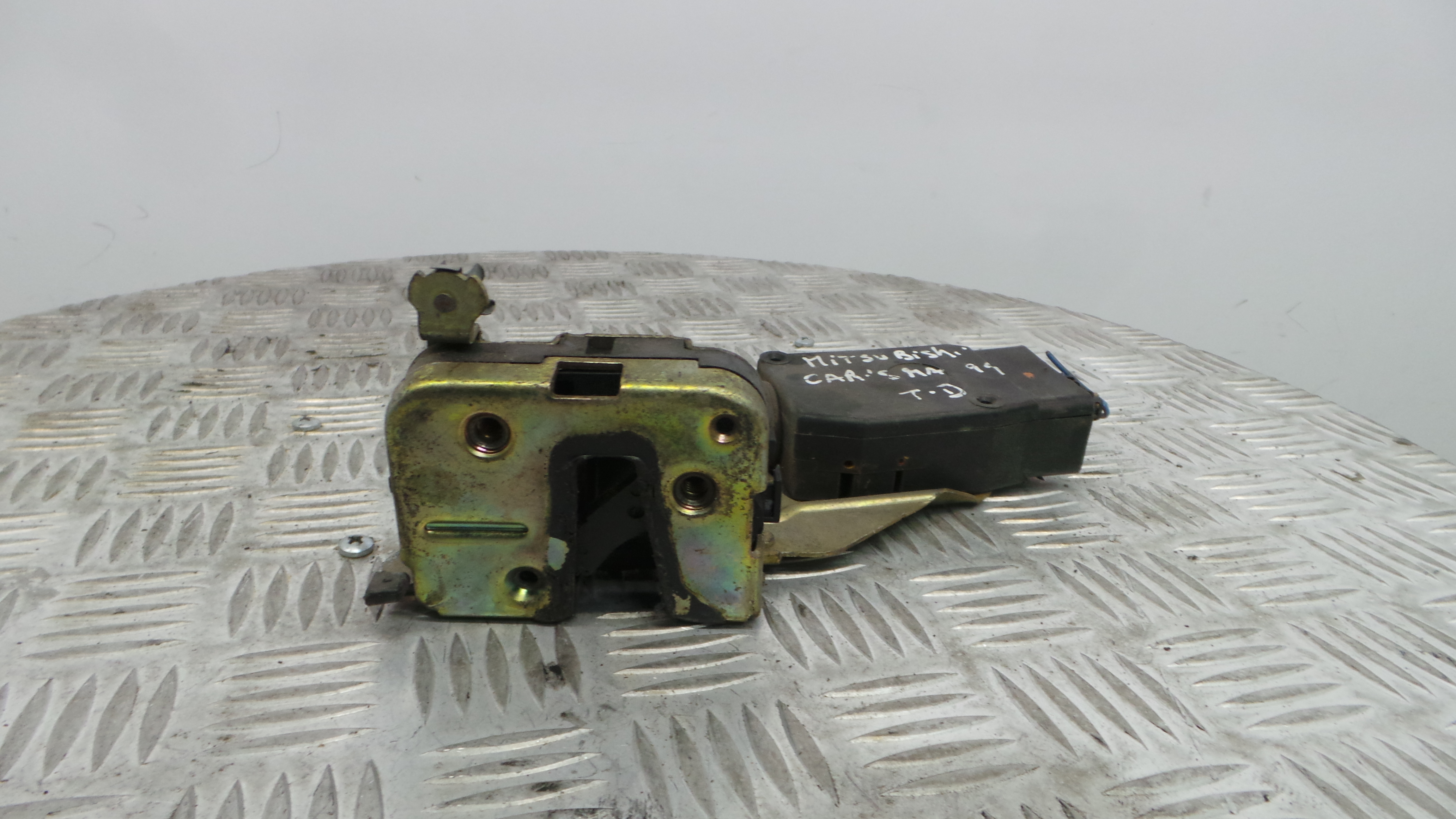 Fecho da Porta Trás Dto MR911786 - MITSUBISHI CARISMA (DA_)-33197767 Fecho da Porta Trás Dto MR911786 - MITSUBISHI CARISMA (DA_)-33197767