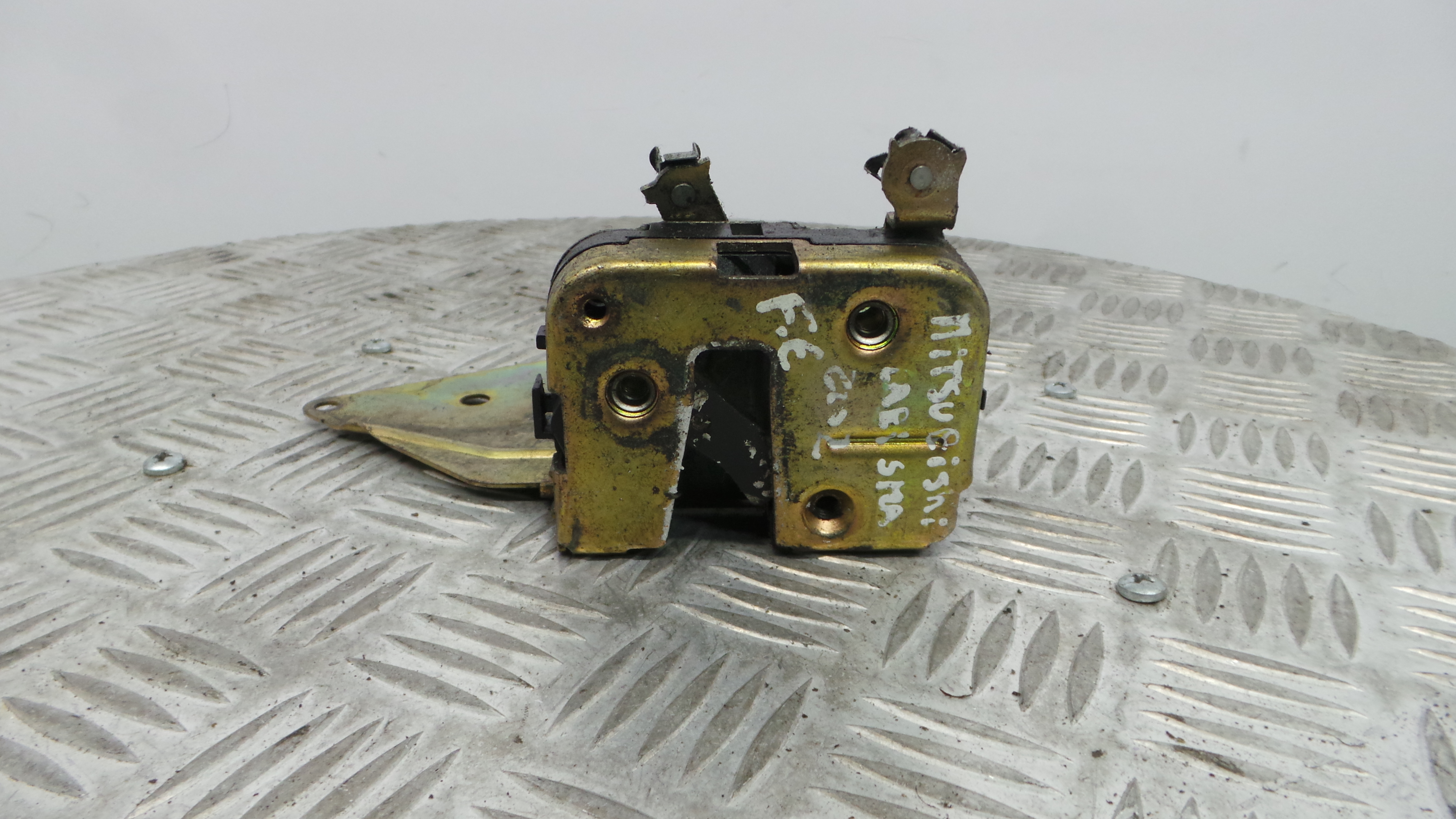 Fecho da Porta Frente Esq MR911383 - MITSUBISHI CARISMA (DA_)-33197776