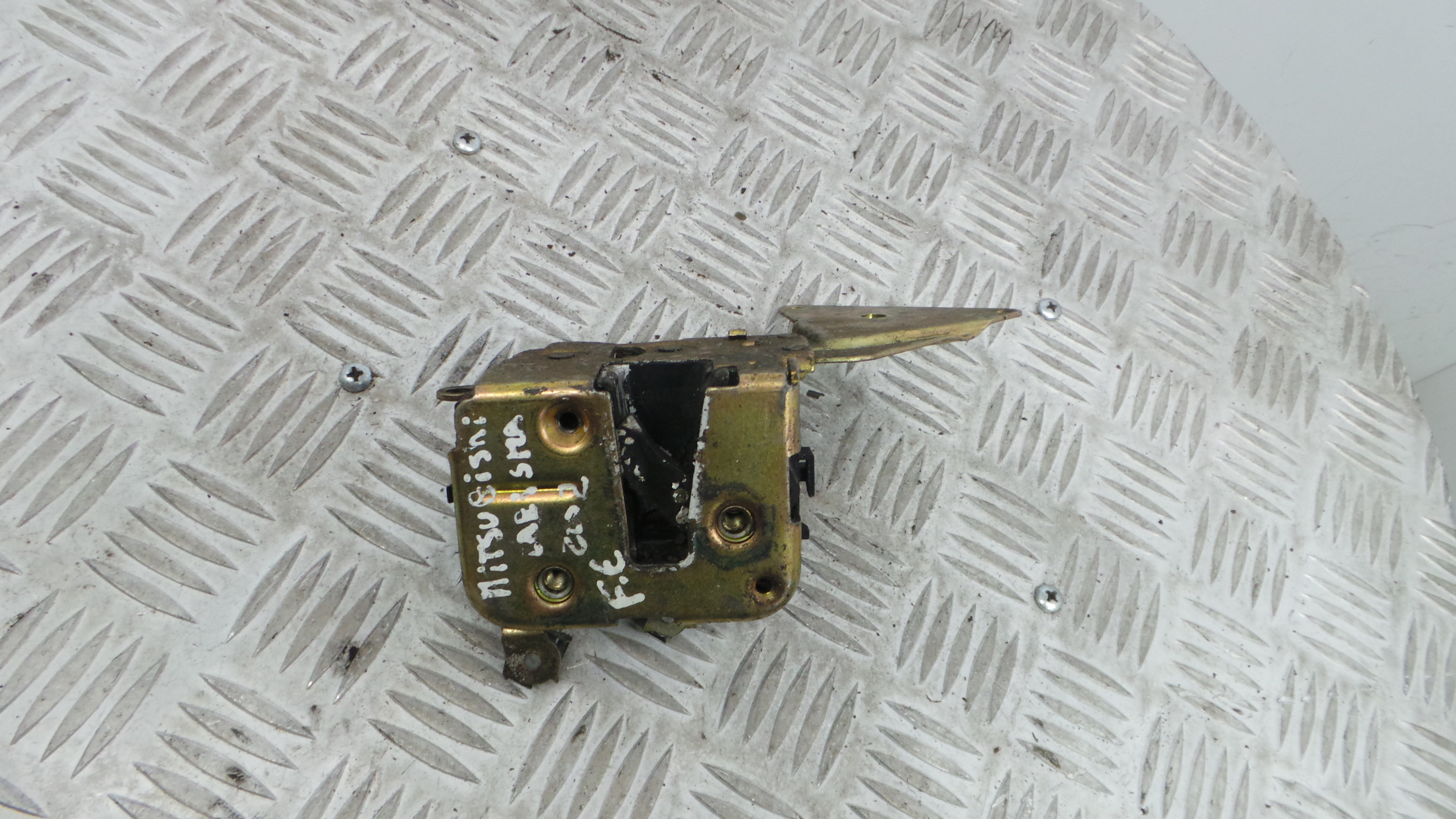 Fecho da Porta Frente Esq MR911383 - MITSUBISHI CARISMA (DA_)-33197776