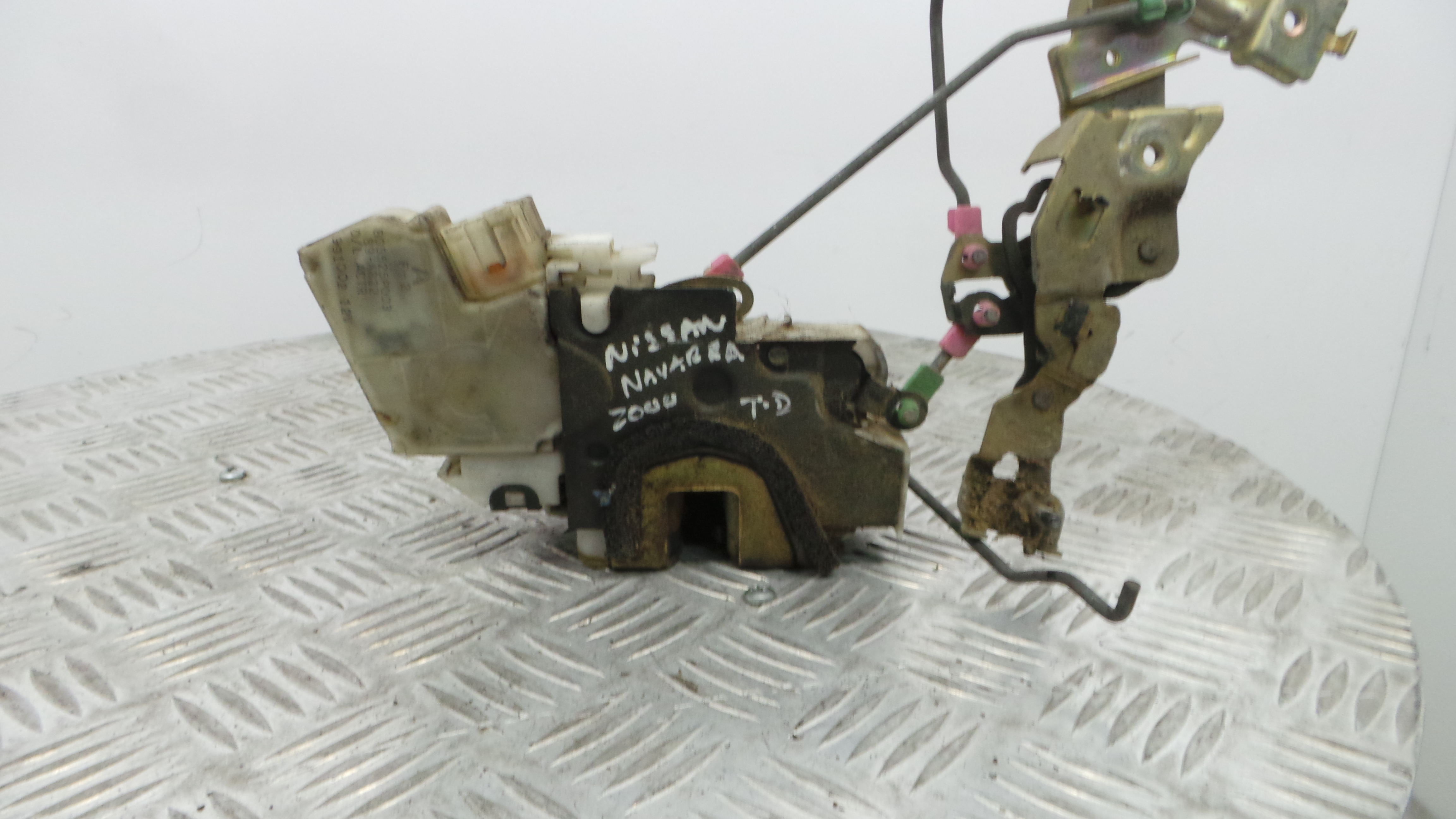 Fecho da Porta Trás Dto 805525P003 - NISSAN NAVARA Camião de plataforma/chassis (D22)-33197779