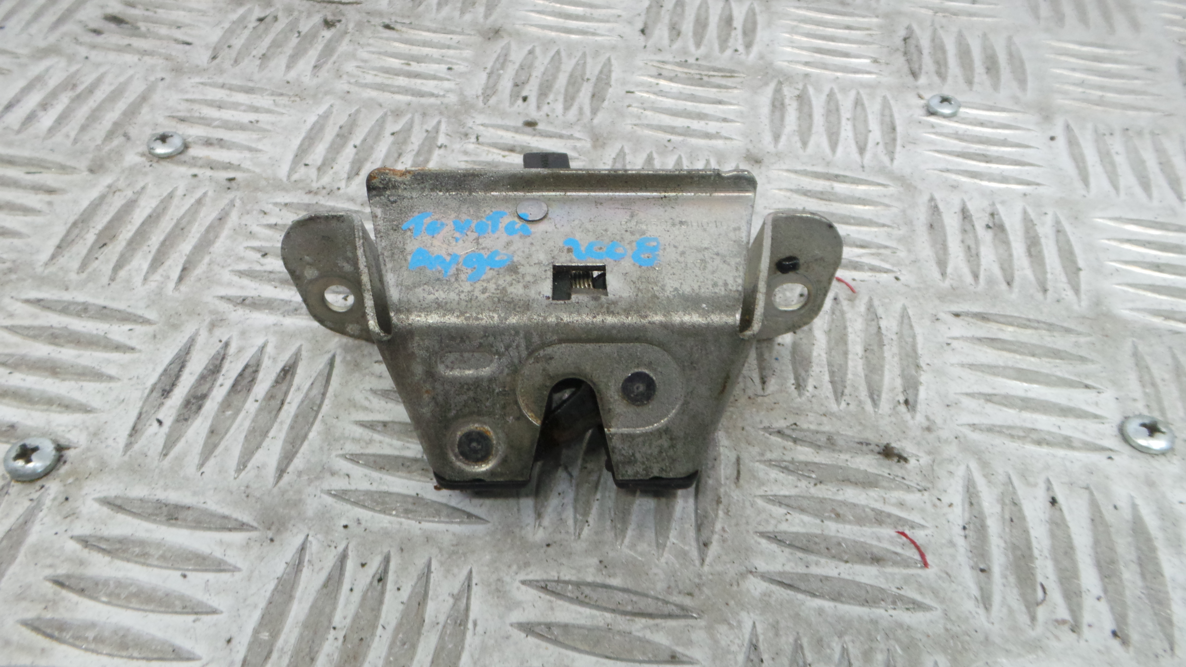Fecho Mala  693500H010 - TOYOTA AYGO (_B1_)-33197783 Fecho Mala  693500H010 - TOYOTA AYGO (_B1_)-33197783