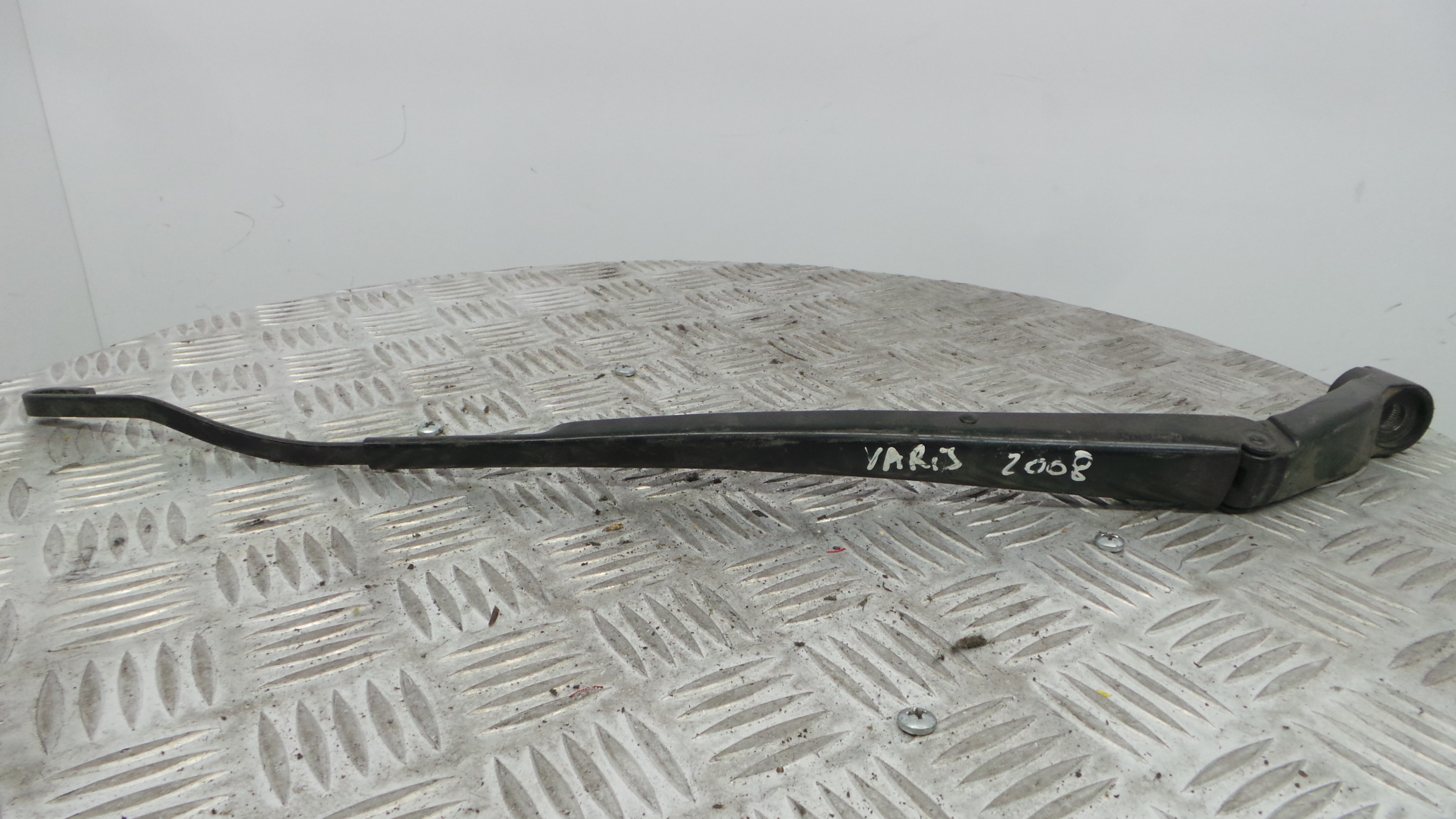 Braço Esquerdo Limpa Para Brisas 852110D070 - TOYOTA YARIS (_P9_), YARIS/VITZ (_P9_)-33197916