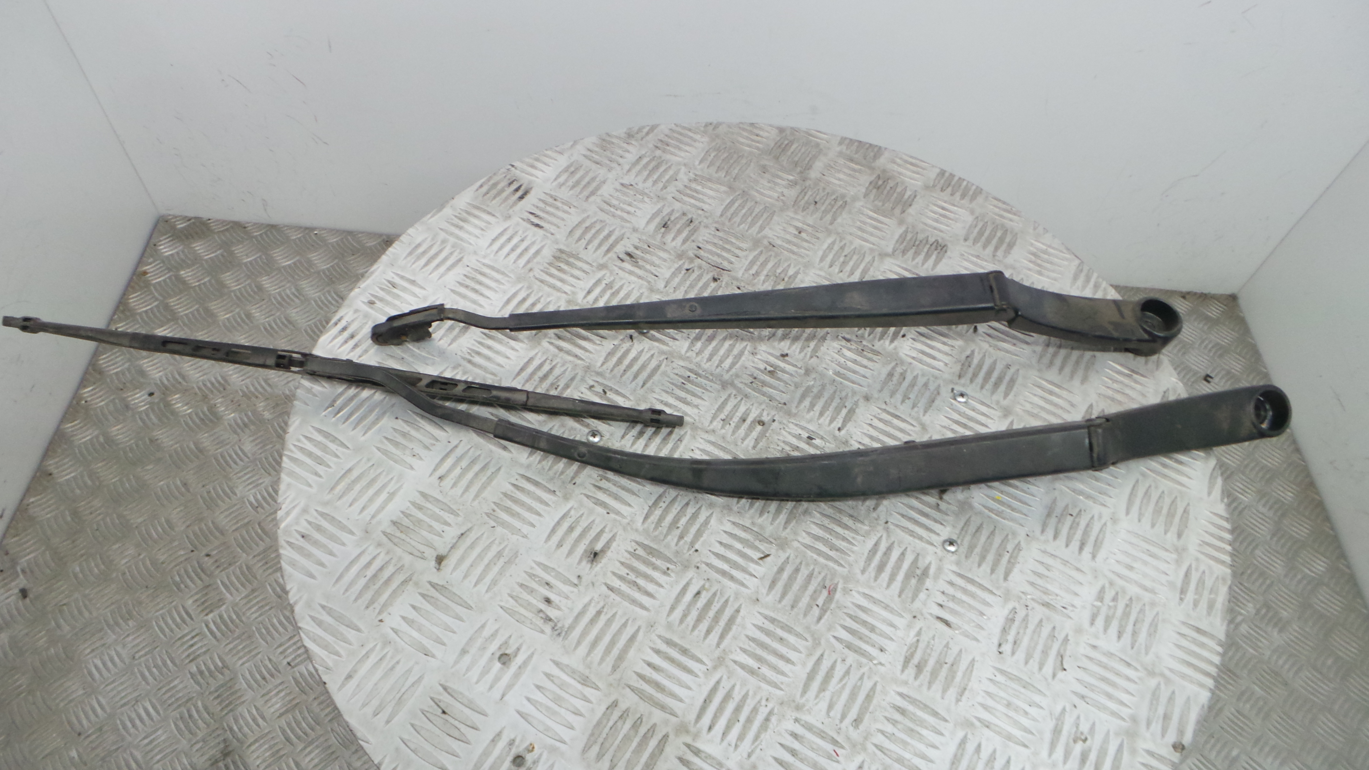 Braço Esquerdo Limpa Para Brisas 983201H300 - KIA CEE'D Hatchback (ED)-33197925