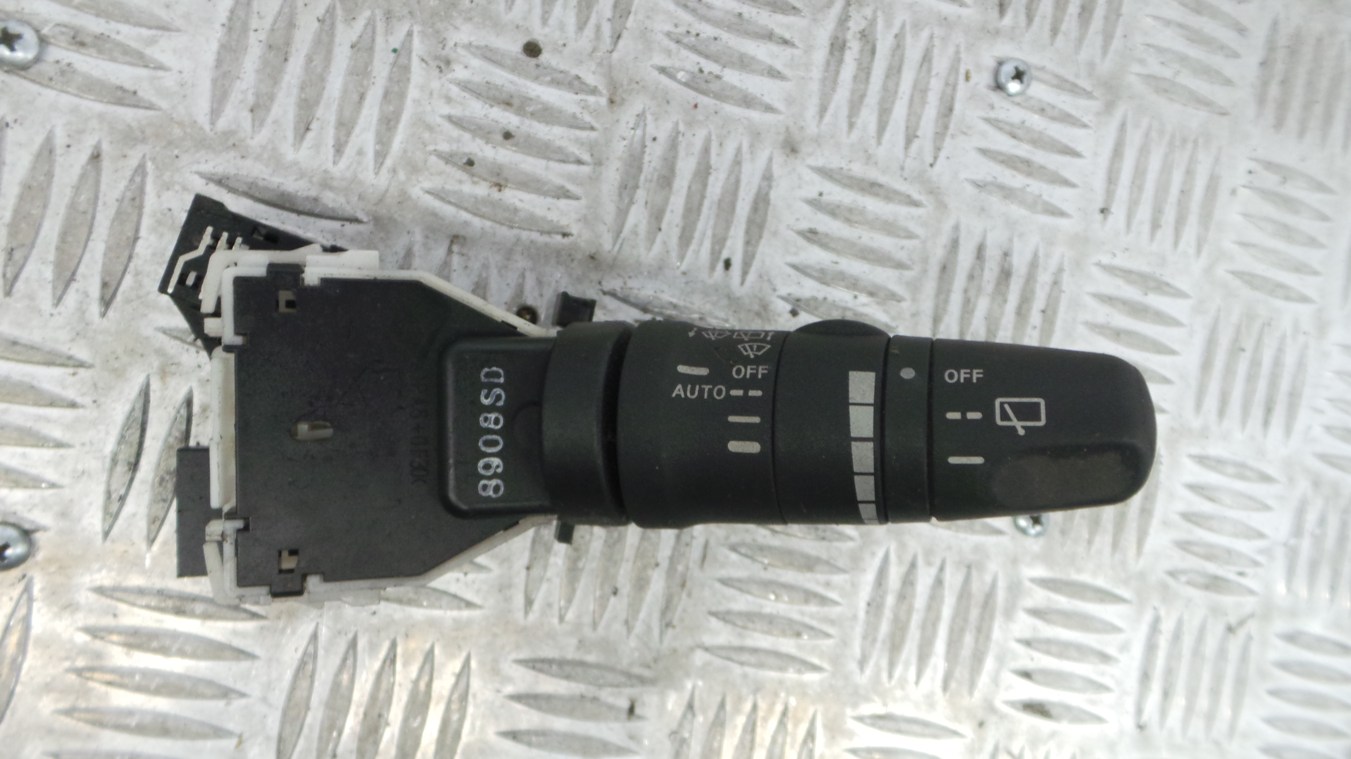 Comando de Limpa Para Brisas 25260ED60A - NISSAN MICRA III (K12)-33197988