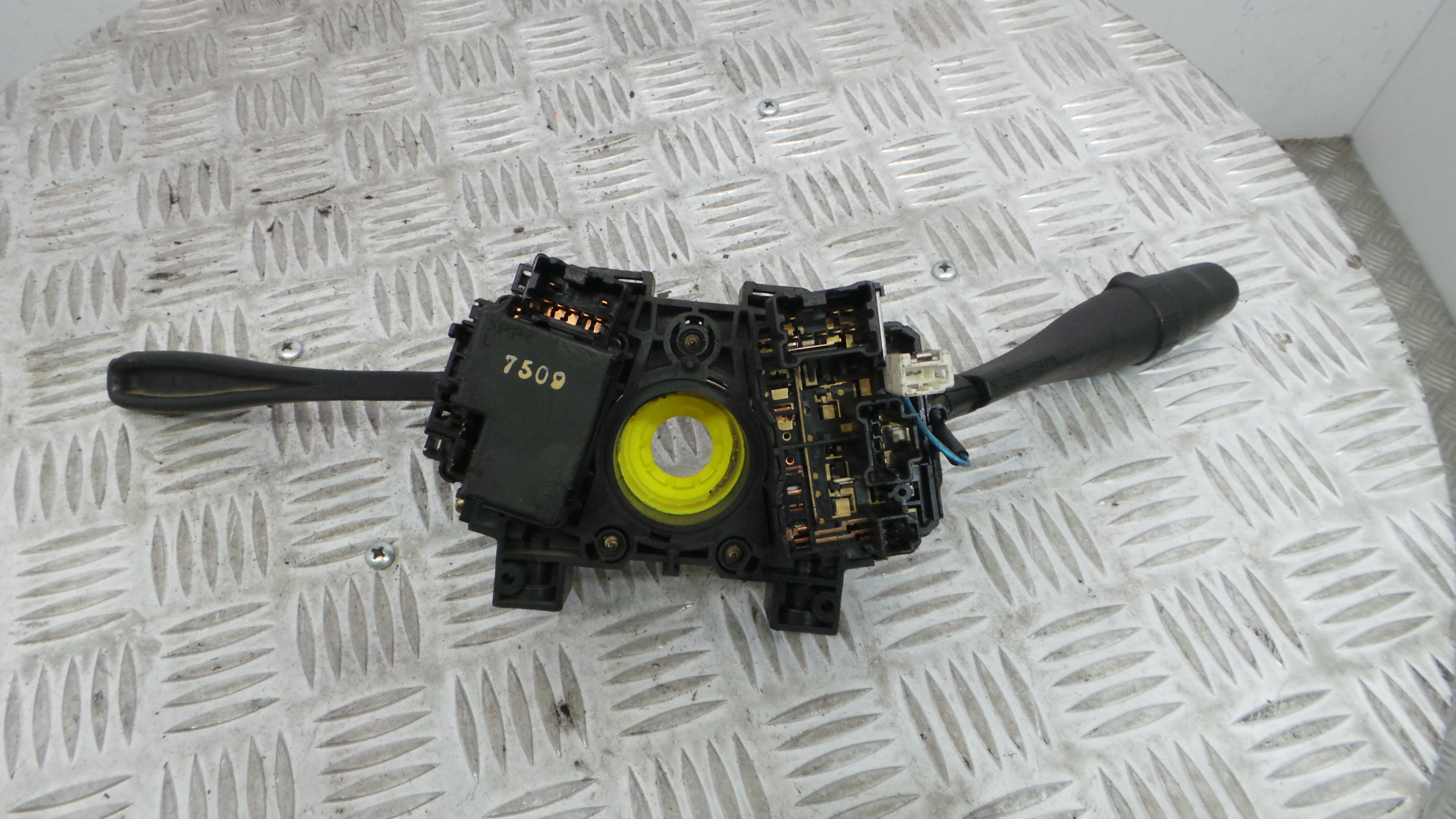 Comando das luzes 9X04A - NISSAN NAVARA Camião de plataforma/chassis (D22)-33198003