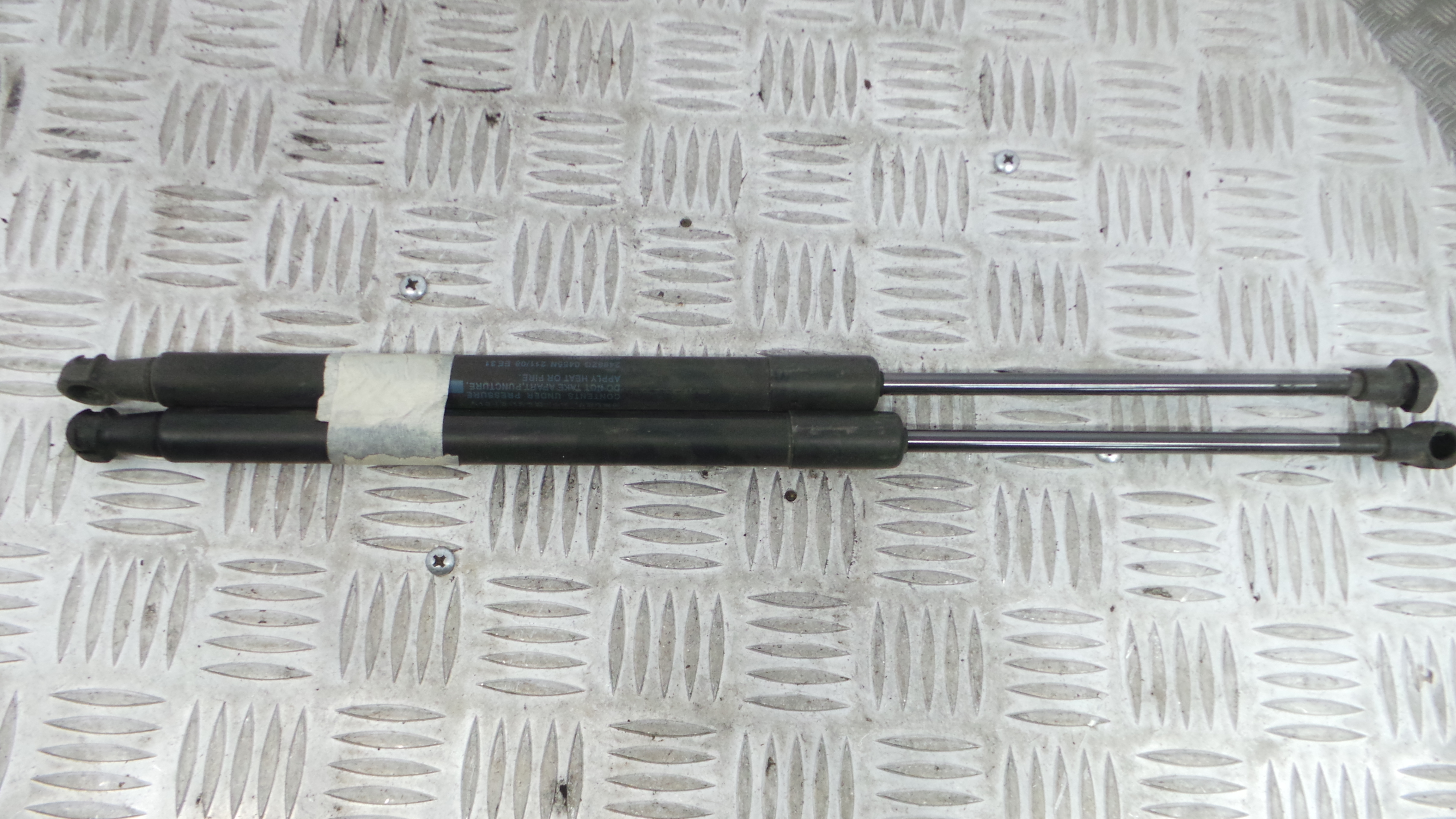 Amortecedor da Mala 68960-02081 - TOYOTA AURIS (_E15_), COROLLA (_E15_)-33198158