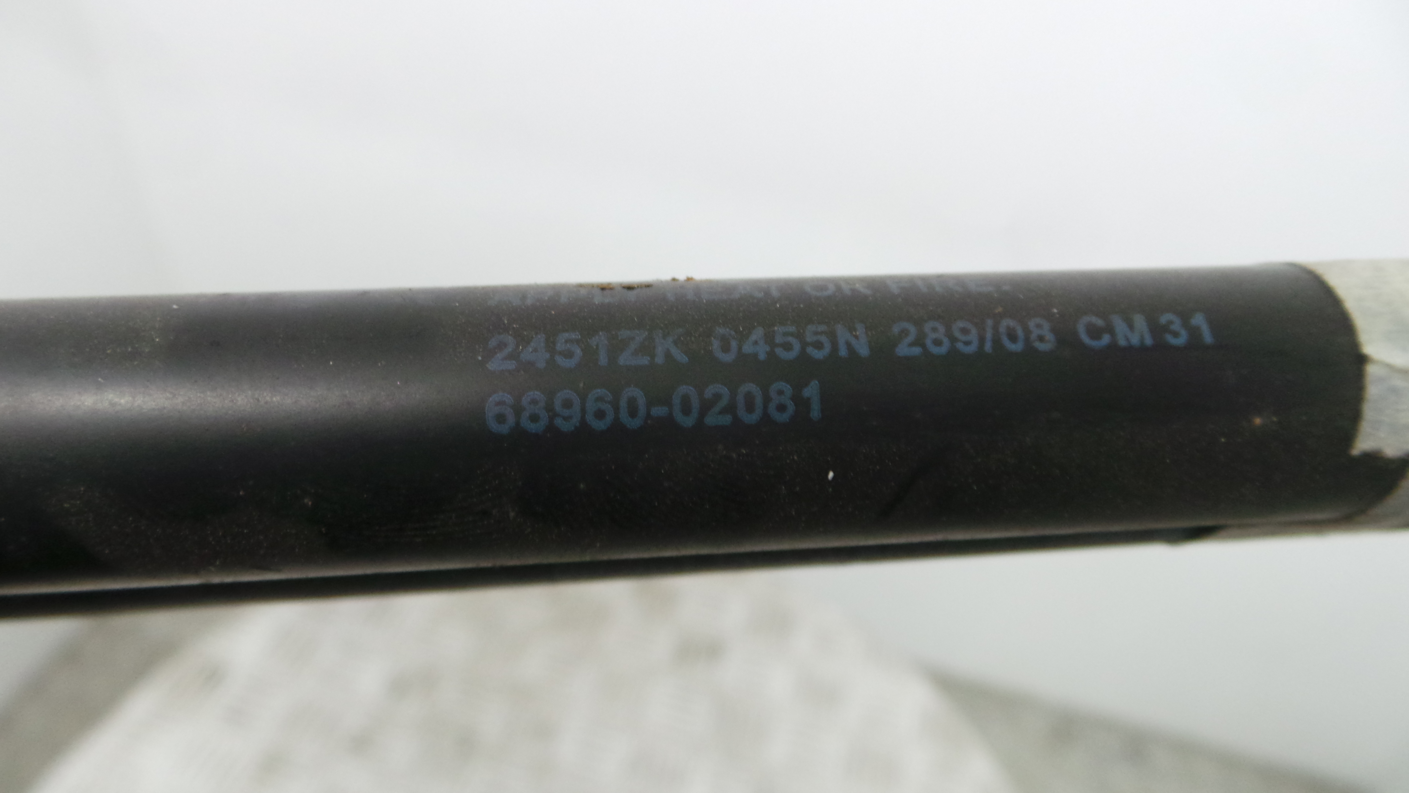 Amortecedor da Mala 68960-02081 - TOYOTA AURIS (_E15_), COROLLA (_E15_)-33198158