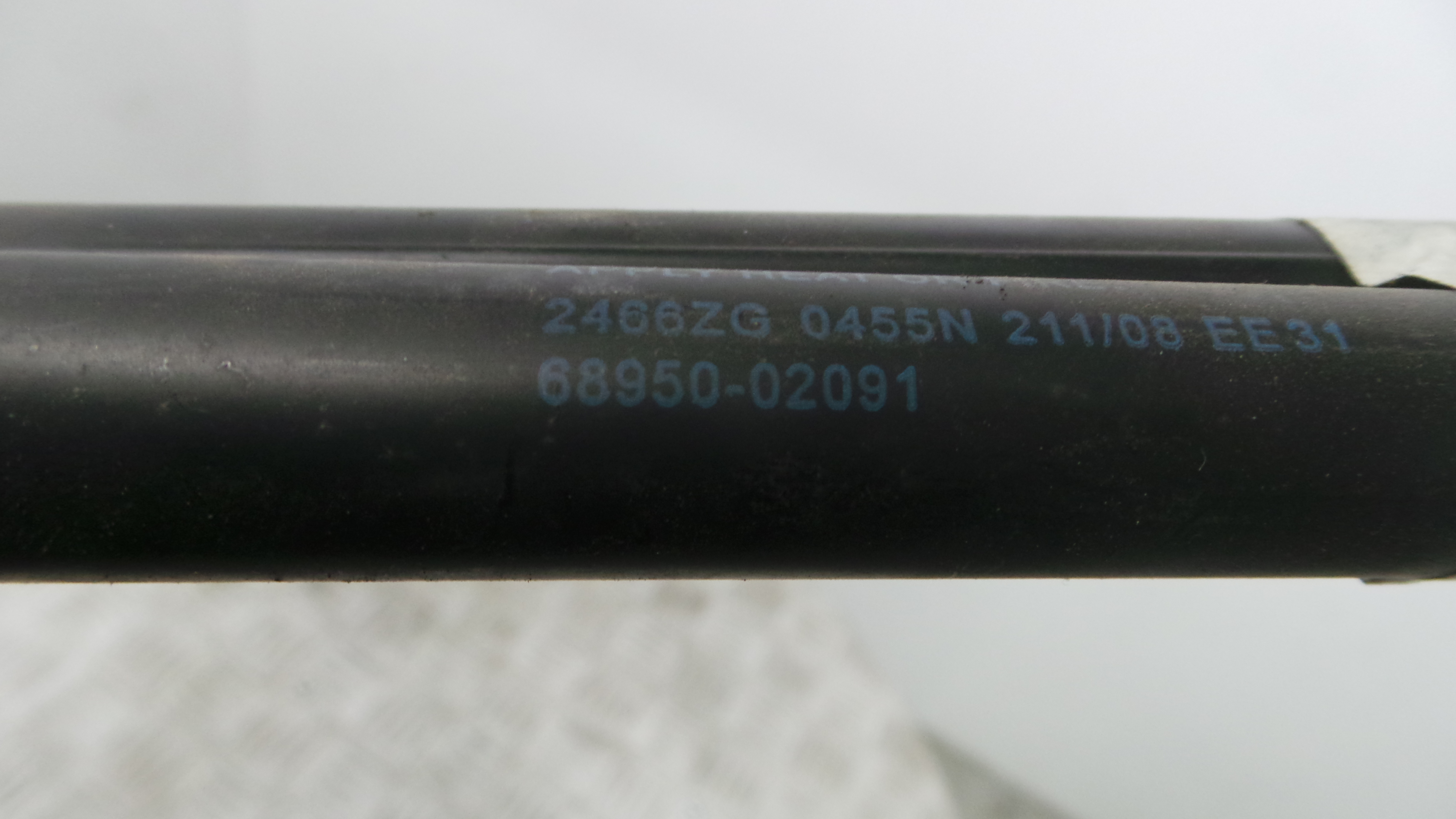 Amortecedor da Mala 68960-02081 - TOYOTA AURIS (_E15_), COROLLA (_E15_)-33198158