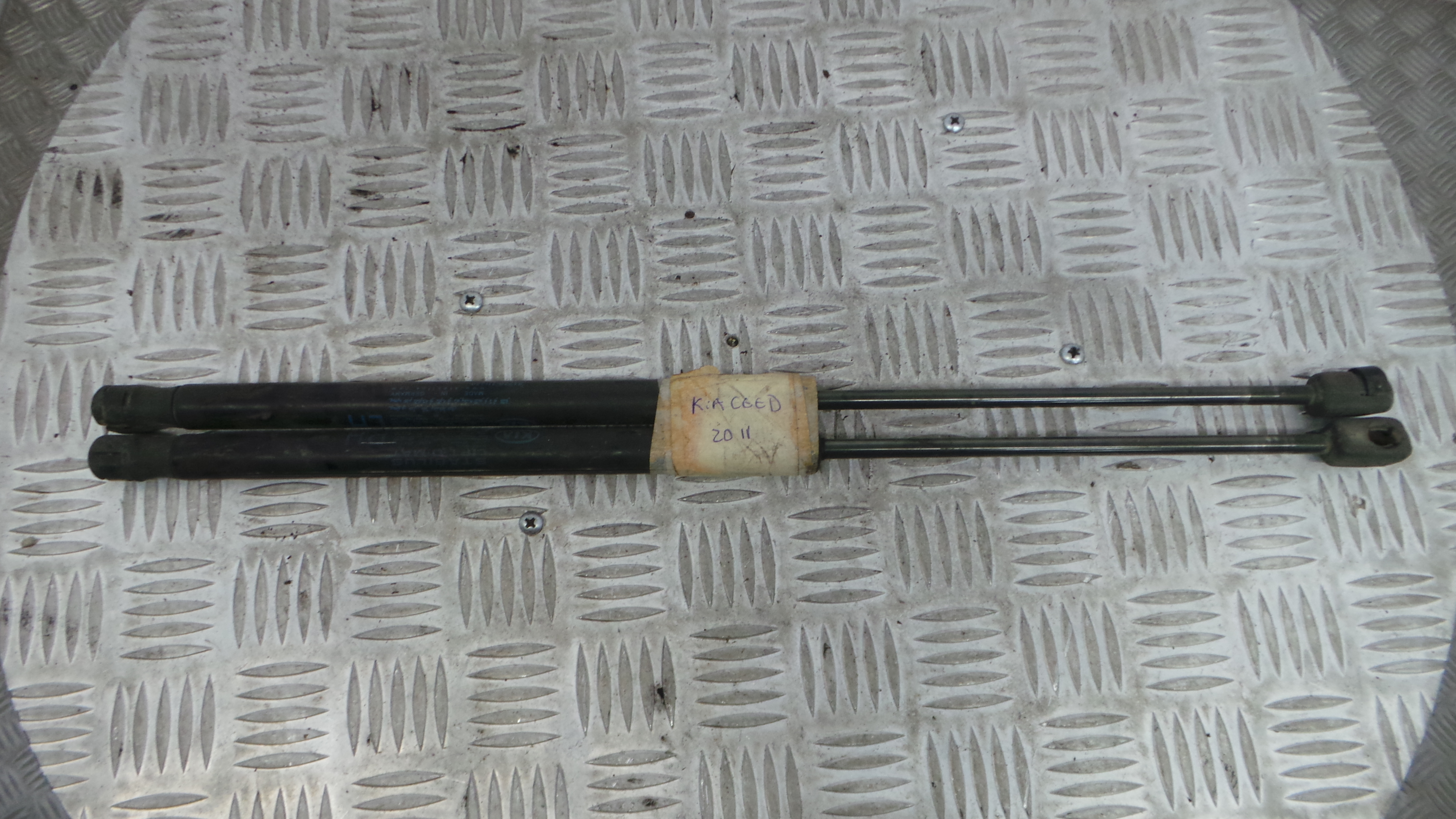 Amortecedor da Mala 81780-1H310 - KIA CEE'D Hatchback (ED)-33198170