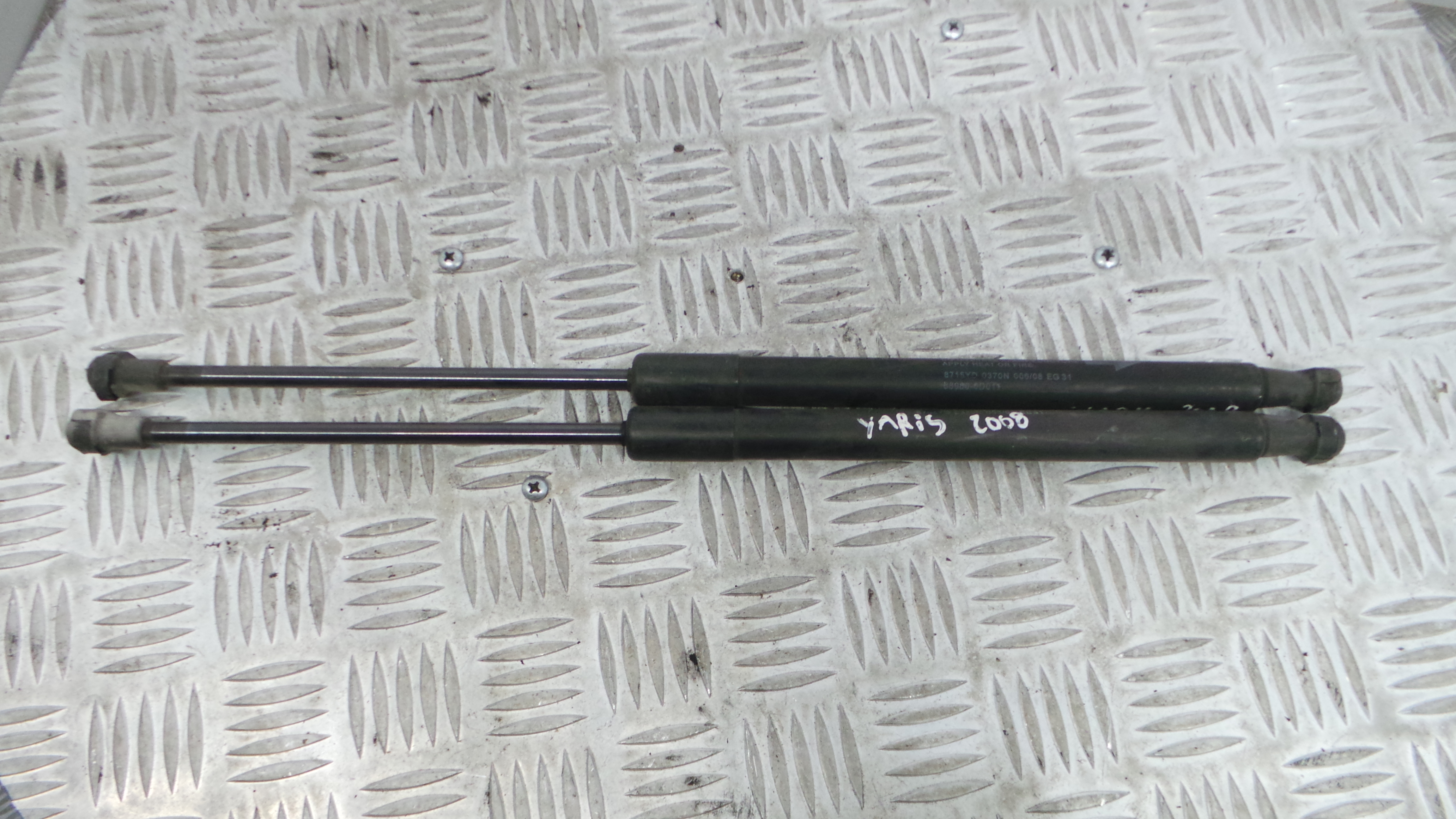 Amortecedor da Mala 68960-0D011 - TOYOTA YARIS (_P9_), YARIS/VITZ (_P9_)-33198174