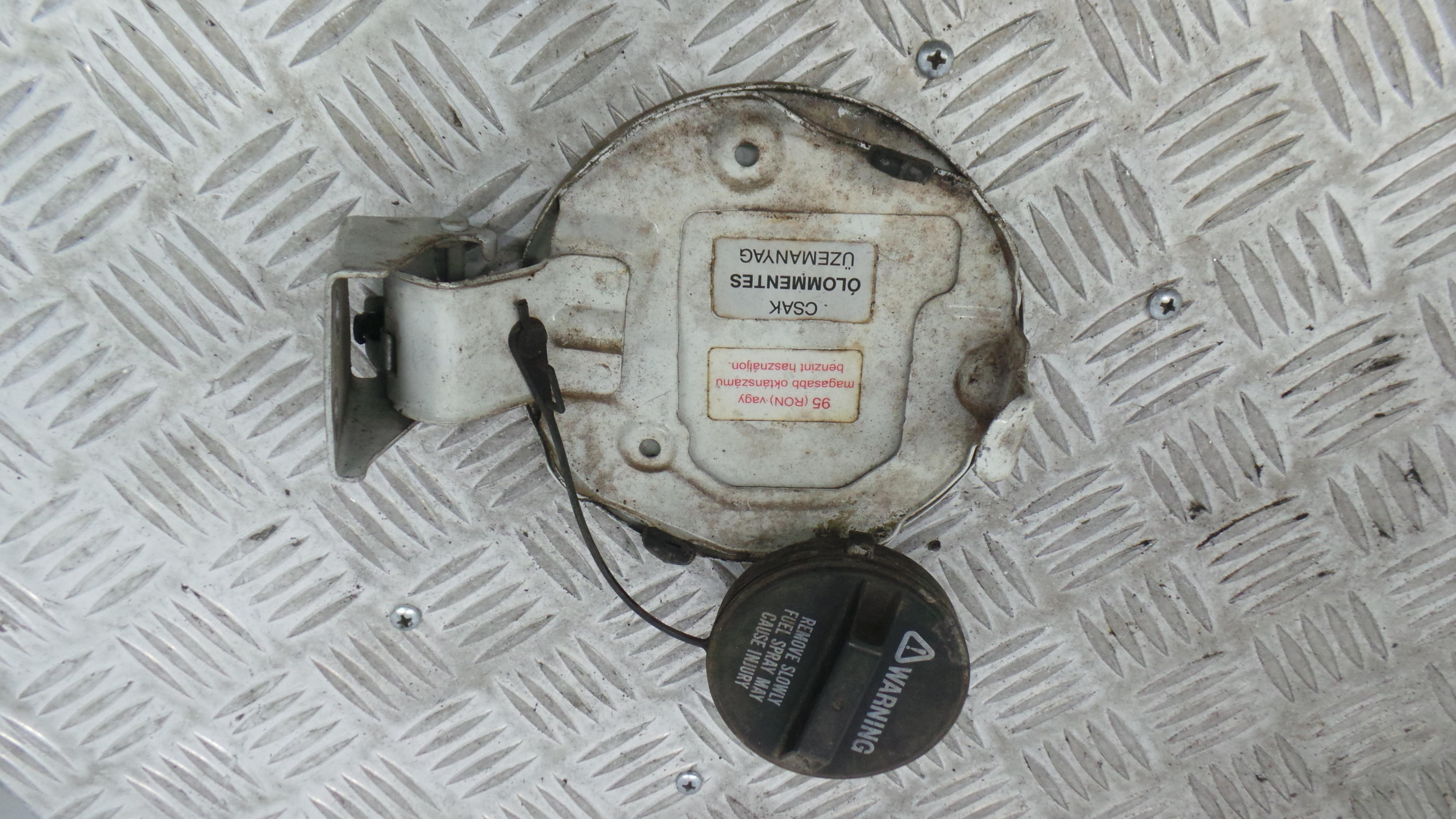 Tampão de Combustivel  64850-63J11-000 - SUZUKI SWIFT III (MZ, EZ)-33198192