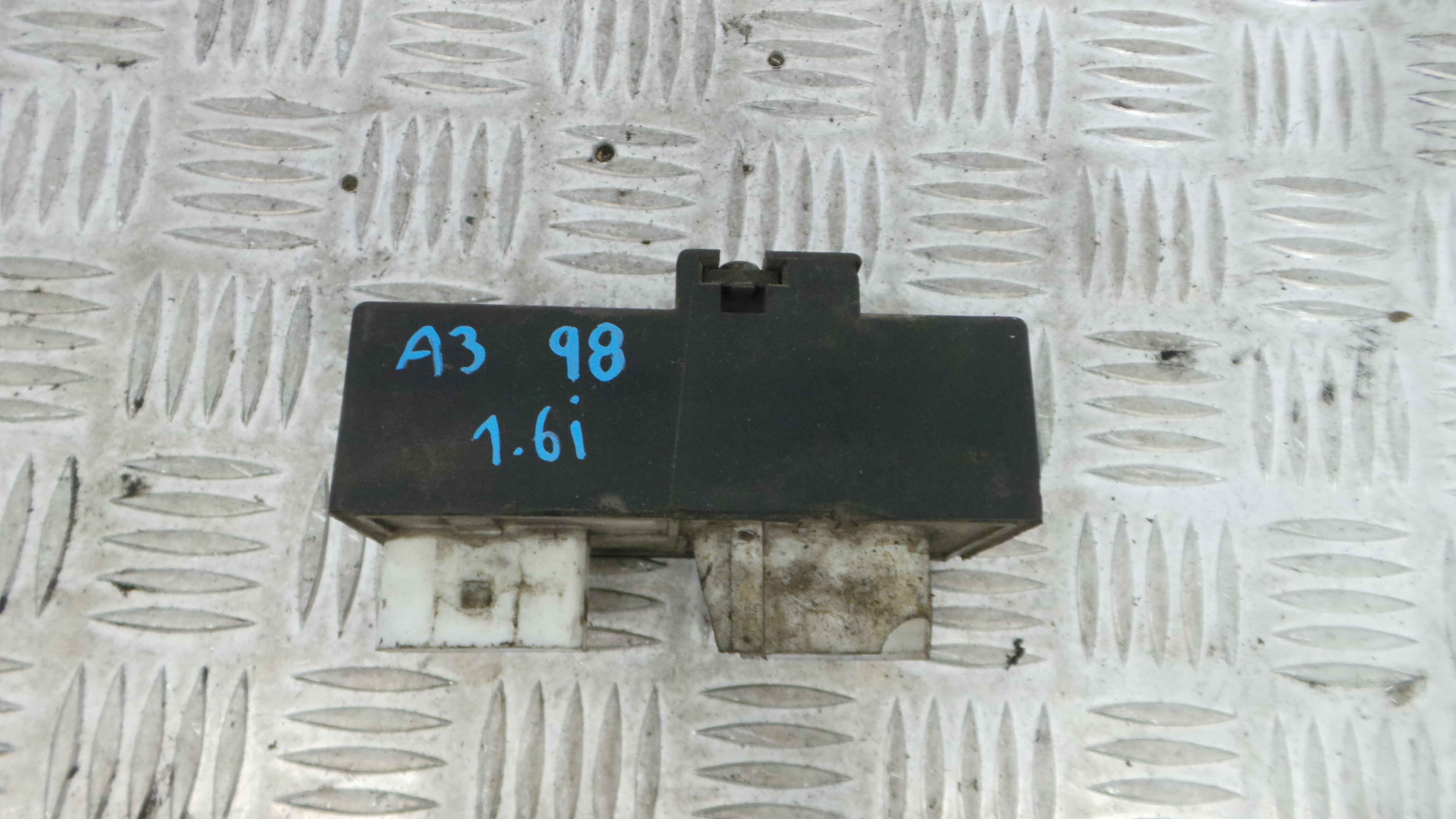 Relé 1J0919506G - AUDI A3 (8L1)-33198229