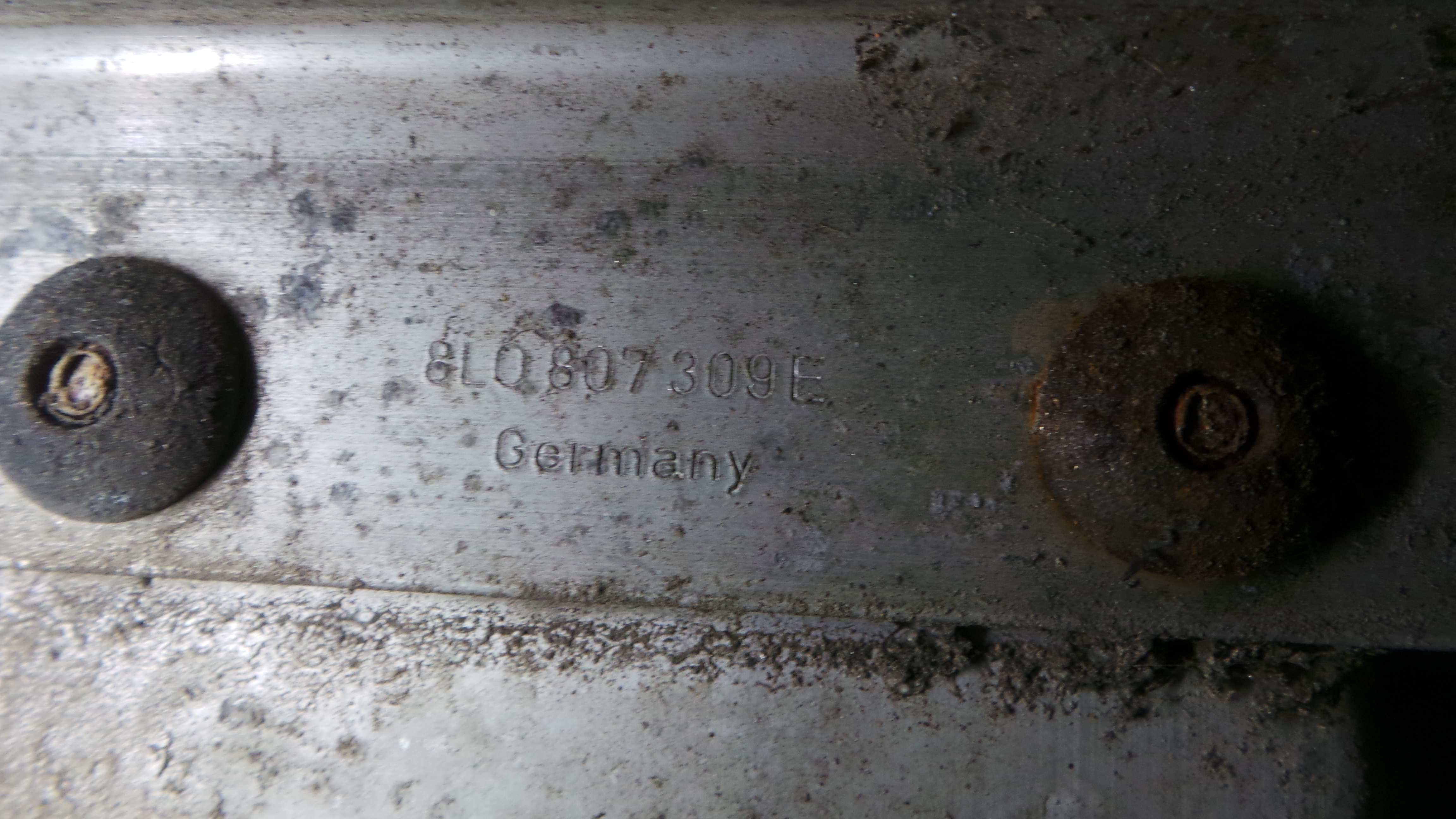 Reforco do Para Choques Traseiro  8L0807109F - AUDI A3 (8L1)-33198305