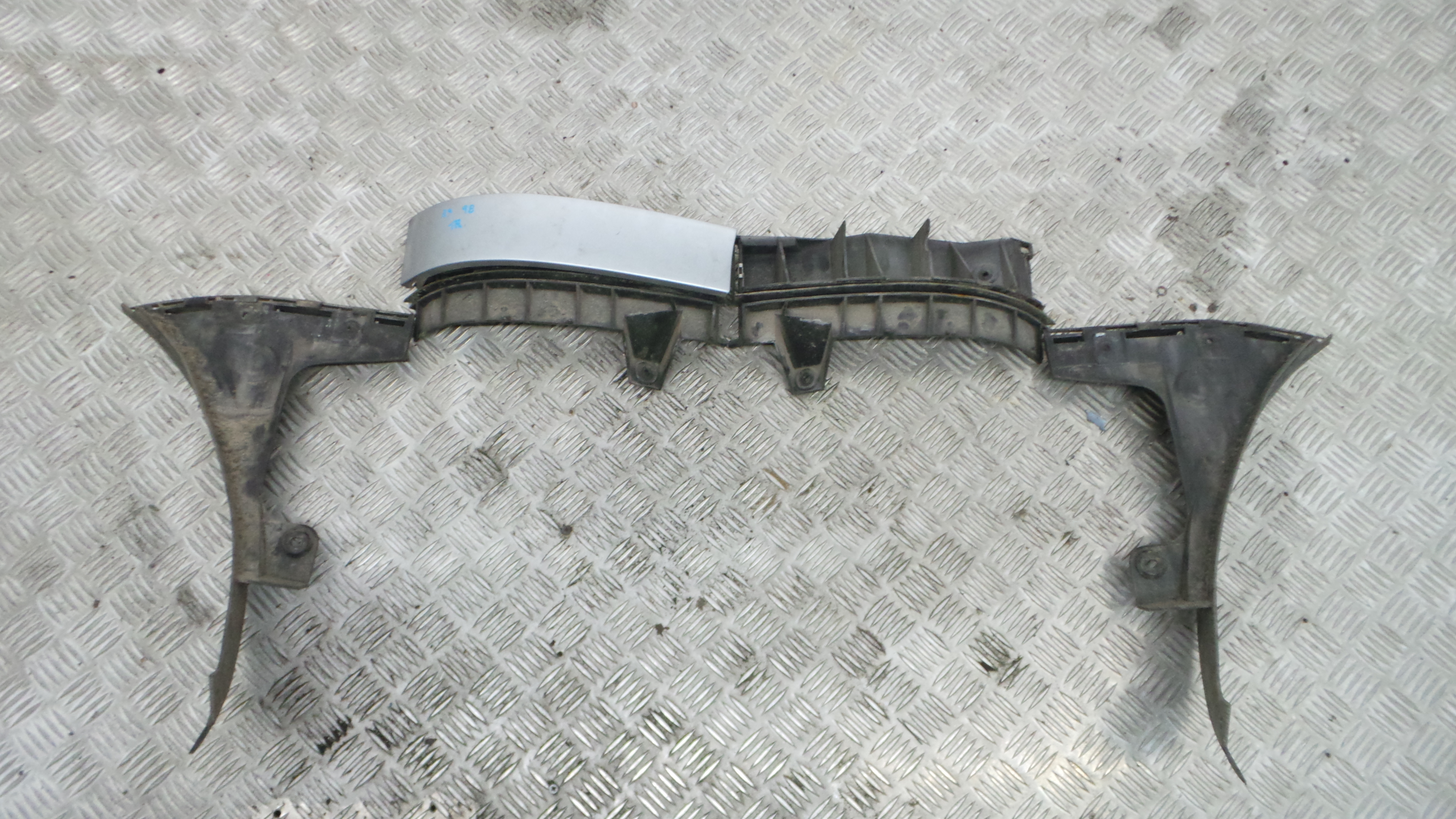 Suporte do Para Choques 8L0807378 - AUDI A3 (8L1)-33198311