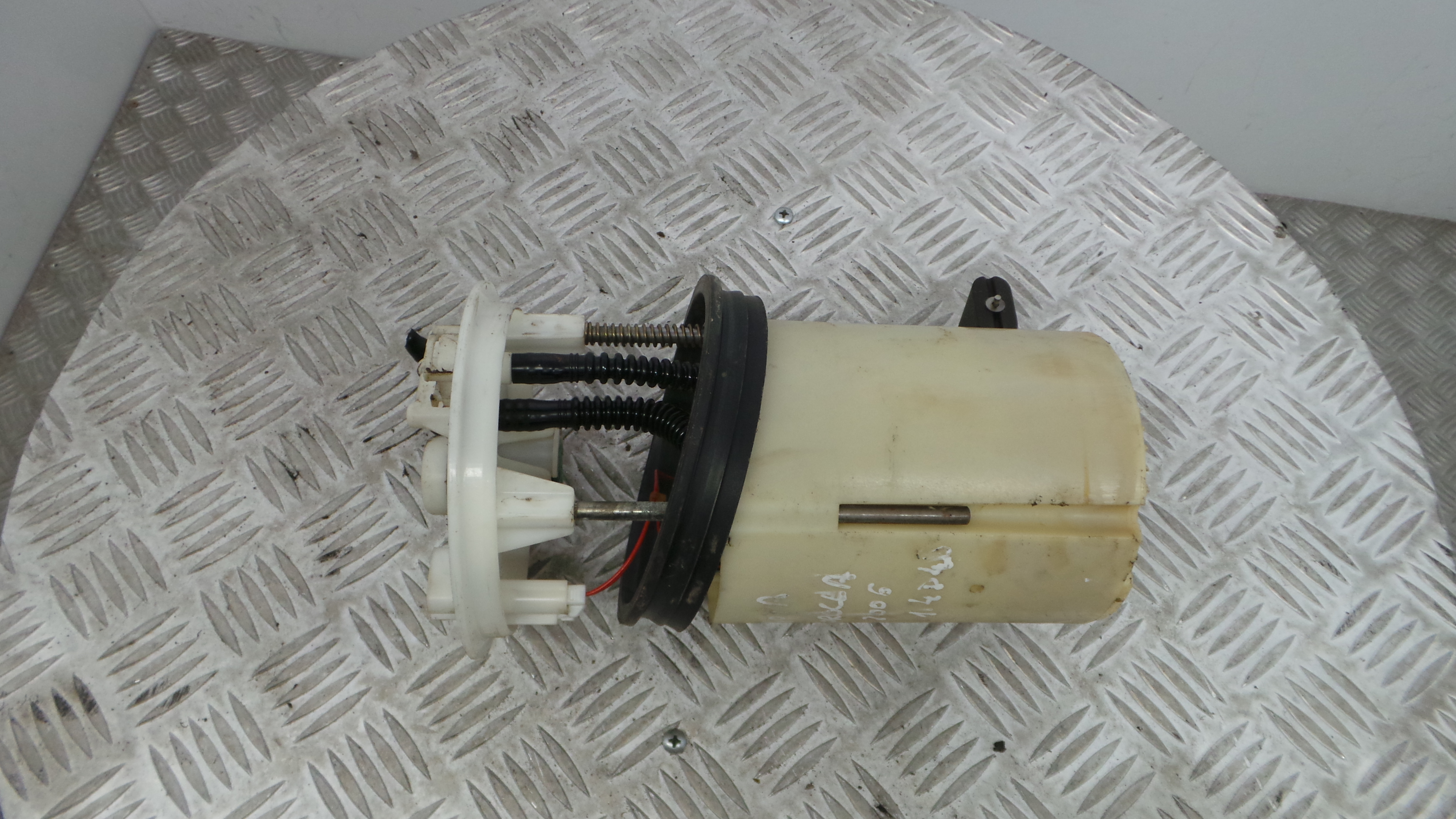 Boia do Combustível 0580300013 - TOYOTA COROLLA (_E12_), COROLLA / ALLEX (_E12_)-33198441