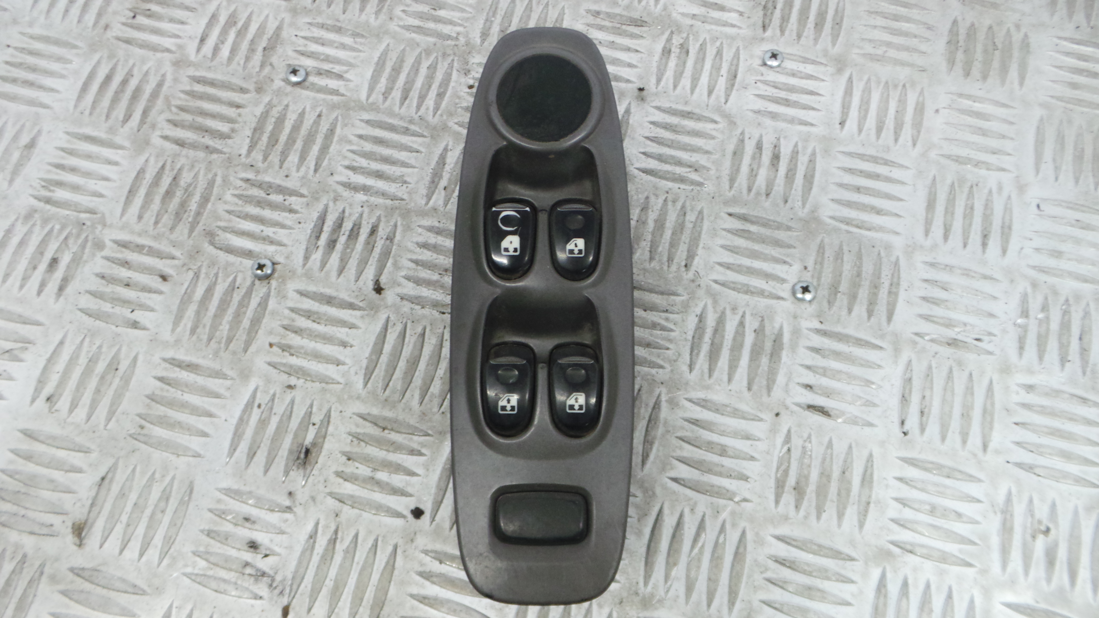 Interruptor / Comando Elevador Vidro Frente Esq 00612L - HYUNDAI ACCENT II (LC), EXCEL II (LC)-33198772 Interruptor / Comando Elevador Vidro Frente Esq 00612L - HYUNDAI ACCENT II (LC), EXCEL II (LC)-33198772