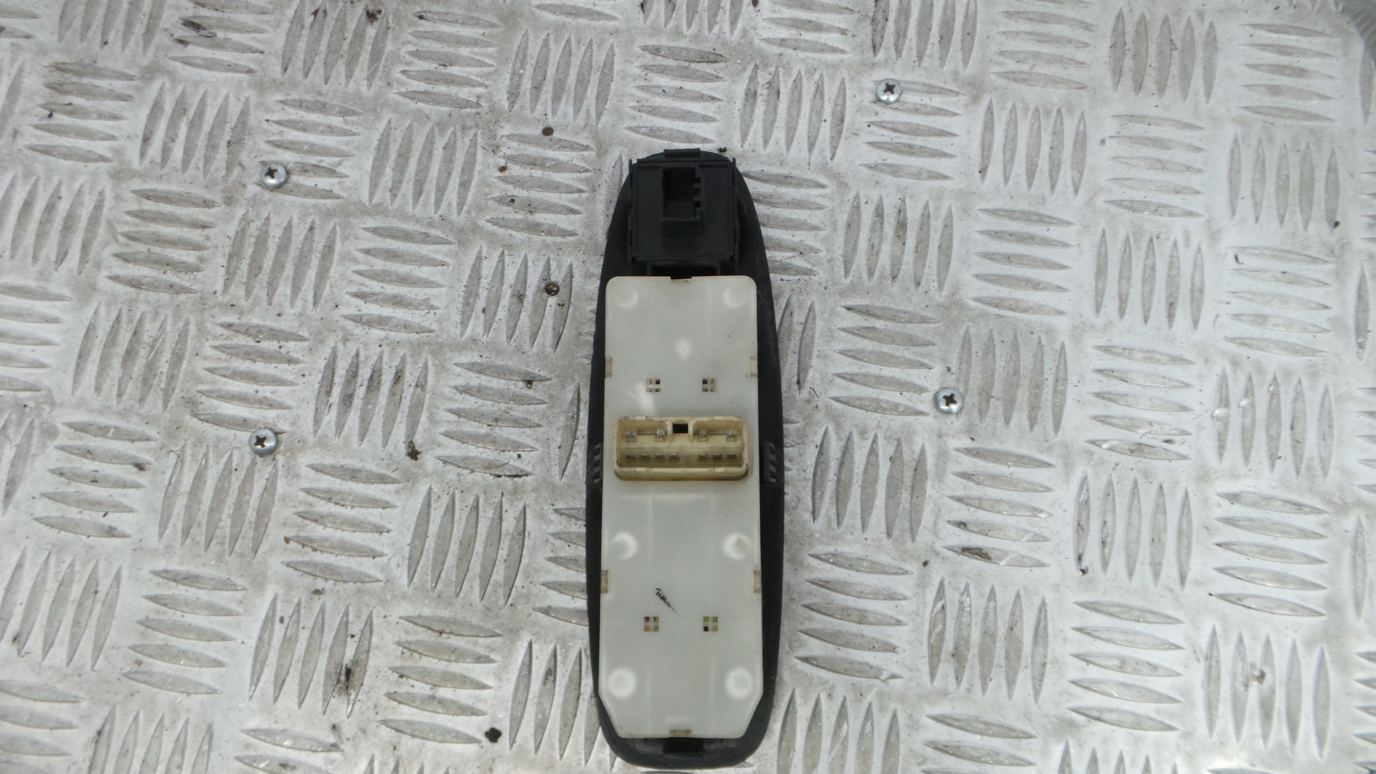 Interruptor / Comando Elevador Vidro Frente Esq  00612L - HYUNDAI ACCENT II (LC), EXCEL II (LC)-33198772