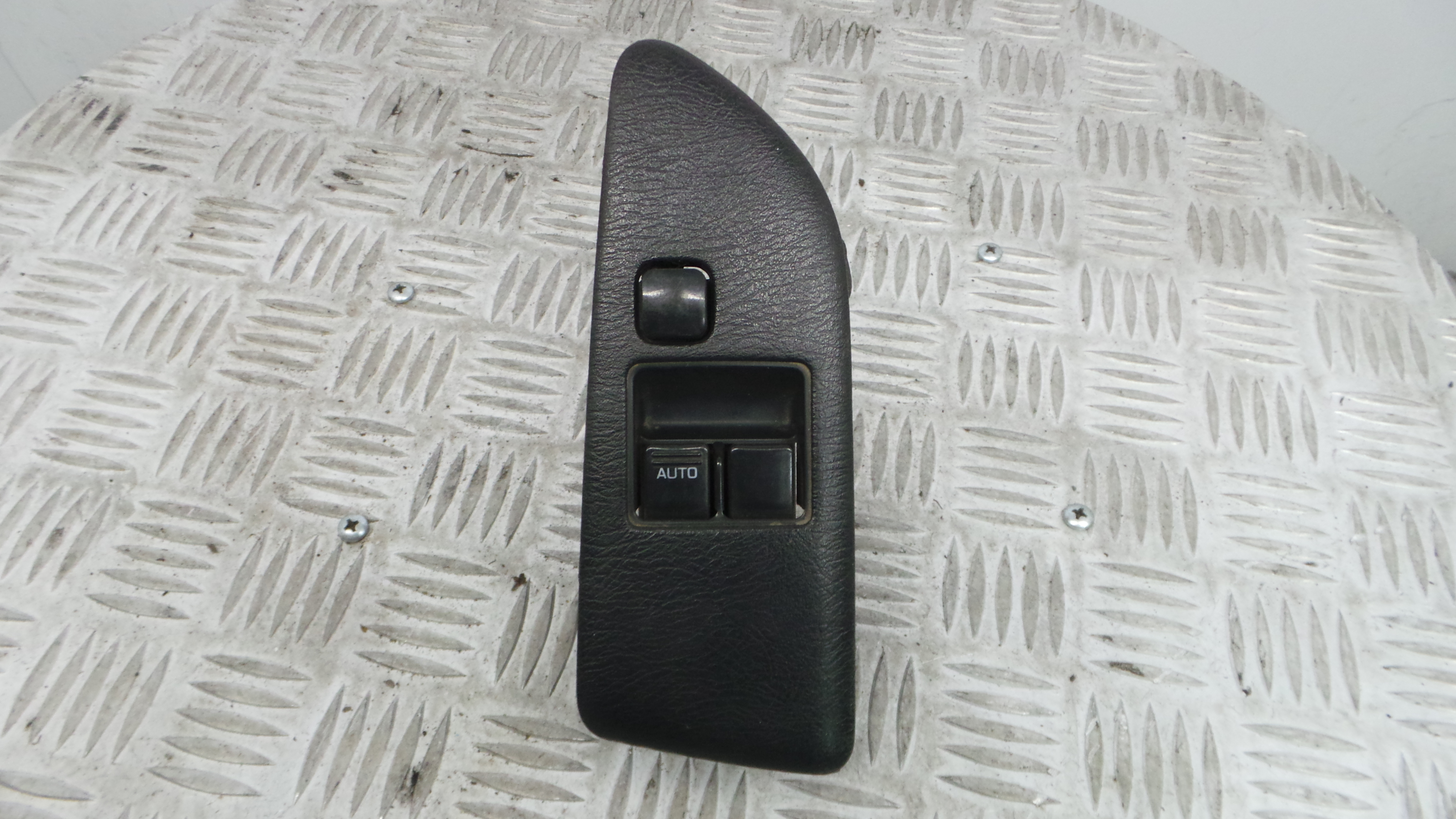 Interruptor / Comando Elevador Vidro Frente Esq   - NISSAN ALMERA I (N15)-33198778