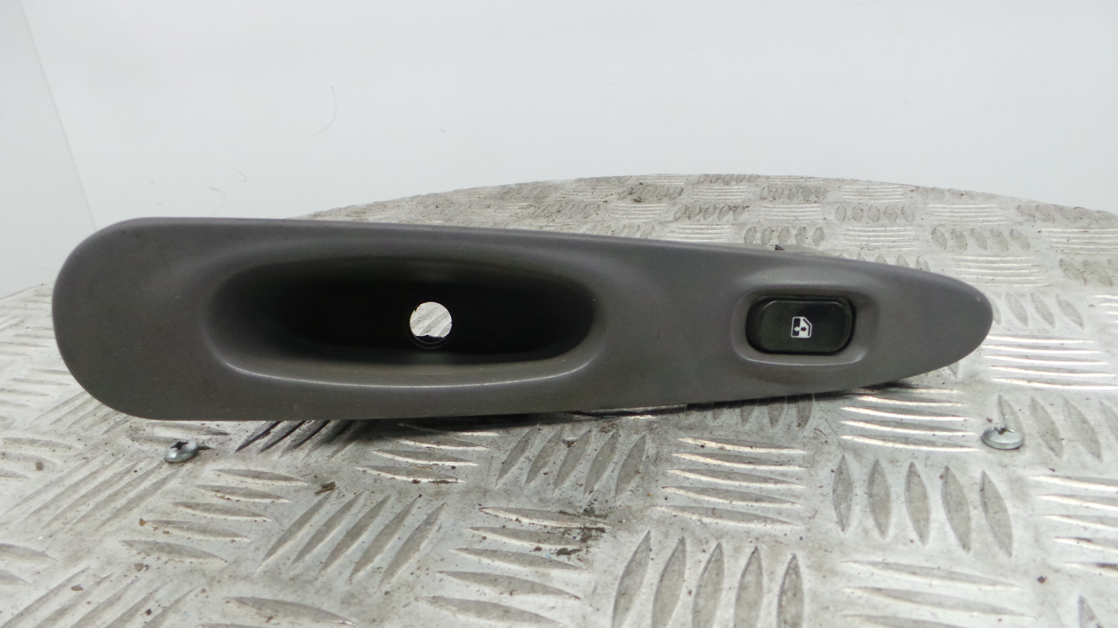 Interruptor / Comando Elevador Vidro Trás Esq 83731-29010 - HYUNDAI ELANTRA II (J-2), LANTRA II (J--33198786 Interruptor / Comando Elevador Vidro Trás Esq 83731-29010 - HYUNDAI ELANTRA II (J-2), LANTRA II (J--33198786