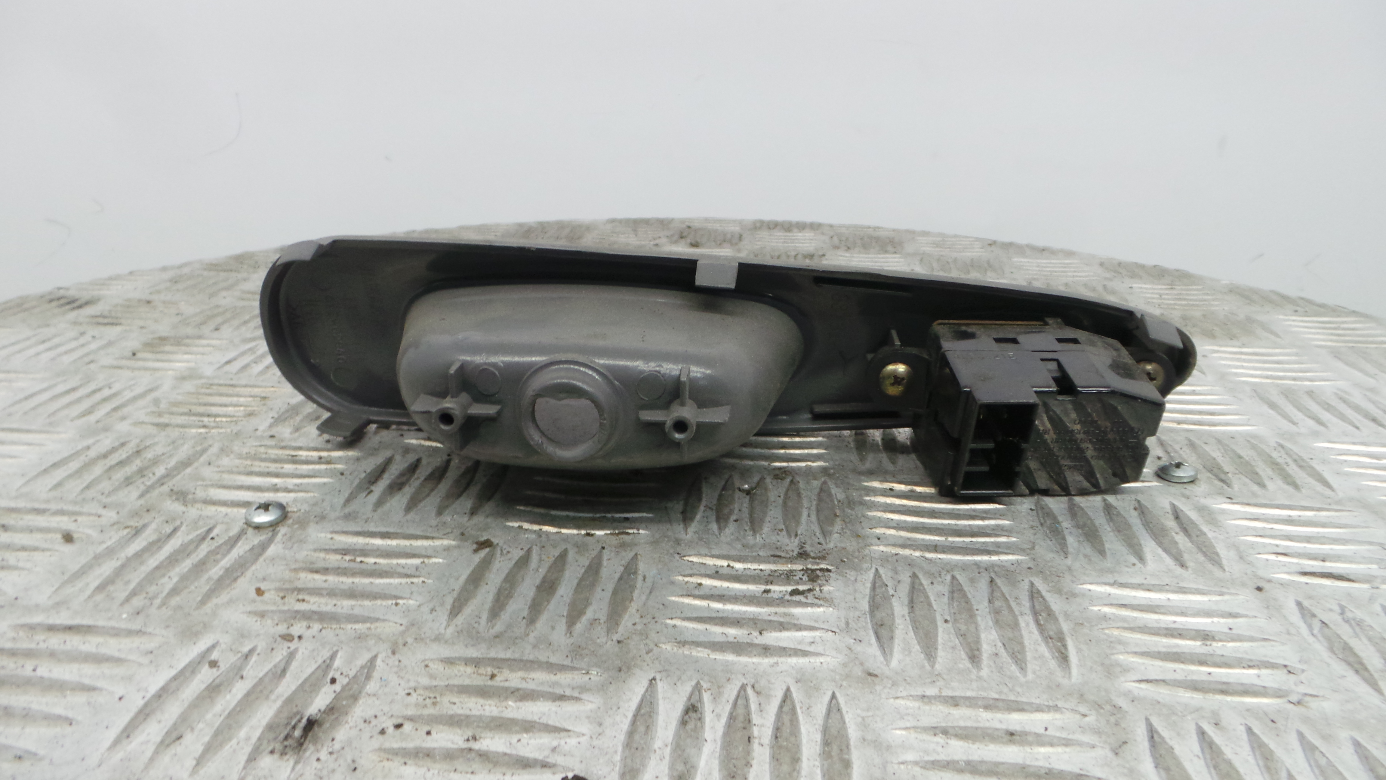 Interruptor / Comando Elevador Vidro Trás Esq 83731-29010 - HYUNDAI ELANTRA II (J-2), LANTRA II (J--33198786