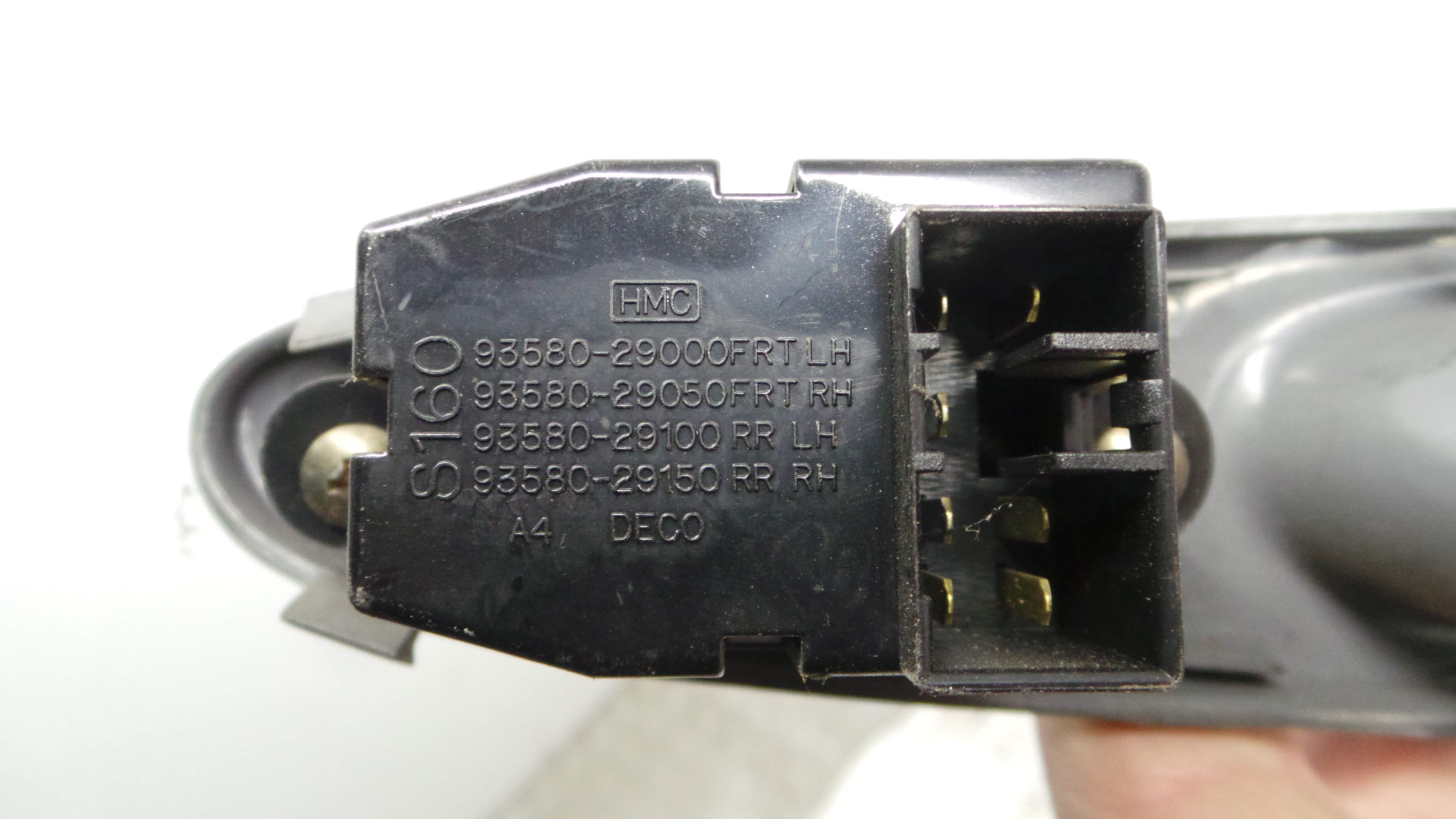 Interruptor / Comando Elevador Vidro Trás Esq 83731-29010 - HYUNDAI ELANTRA II (J-2), LANTRA II (J--33198786