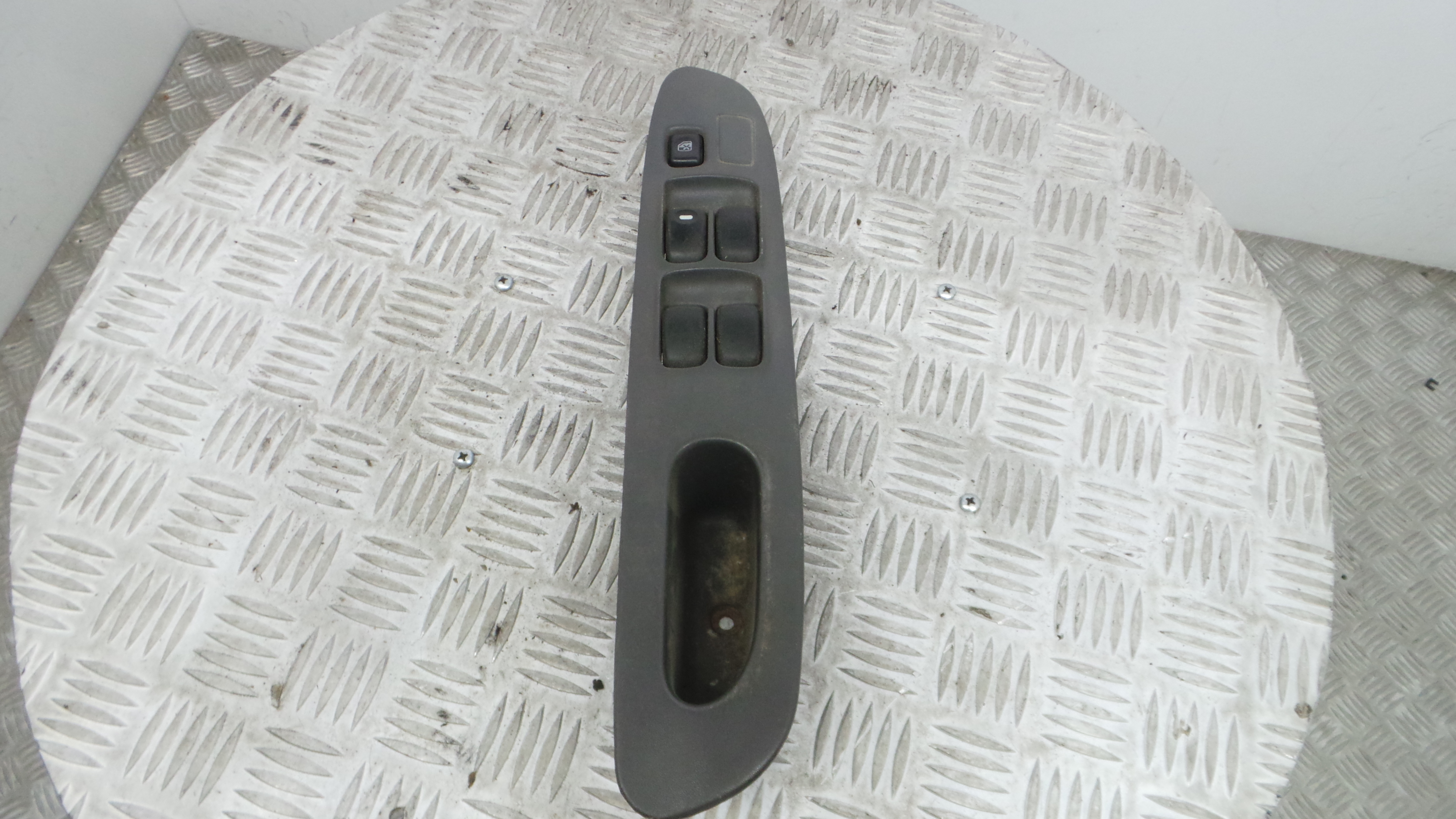 Interruptor / Comando Elevador Vidro Frente Esq  MR190323 - MITSUBISHI LANCER Mk VI (CJ_, CP_), LANC-33198799