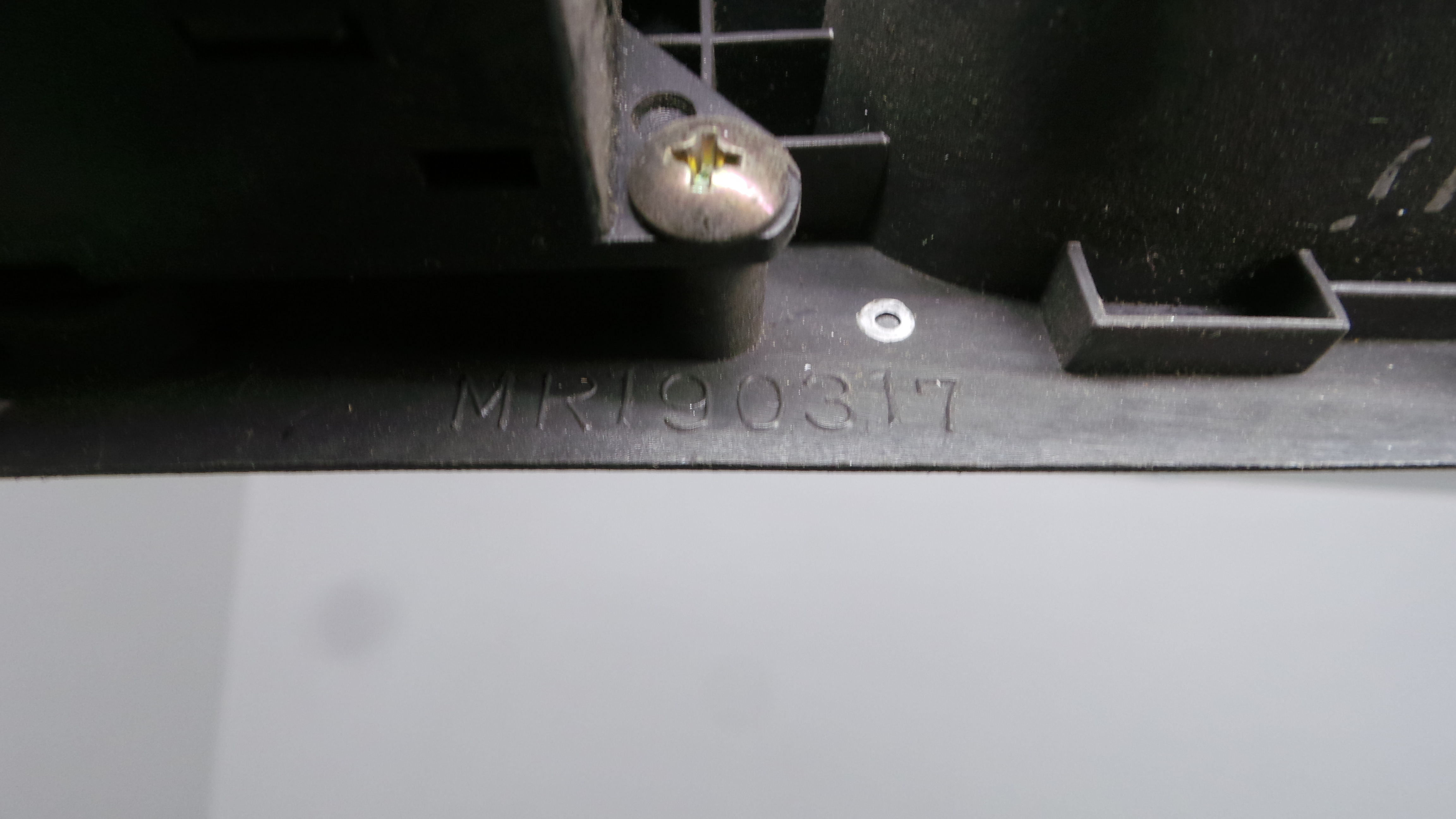 Interruptor / Comando Elevador Vidro Frente Esq  MR190317 - MITSUBISHI COLT Mk V (CJ_, CP_), COLT V -33198803