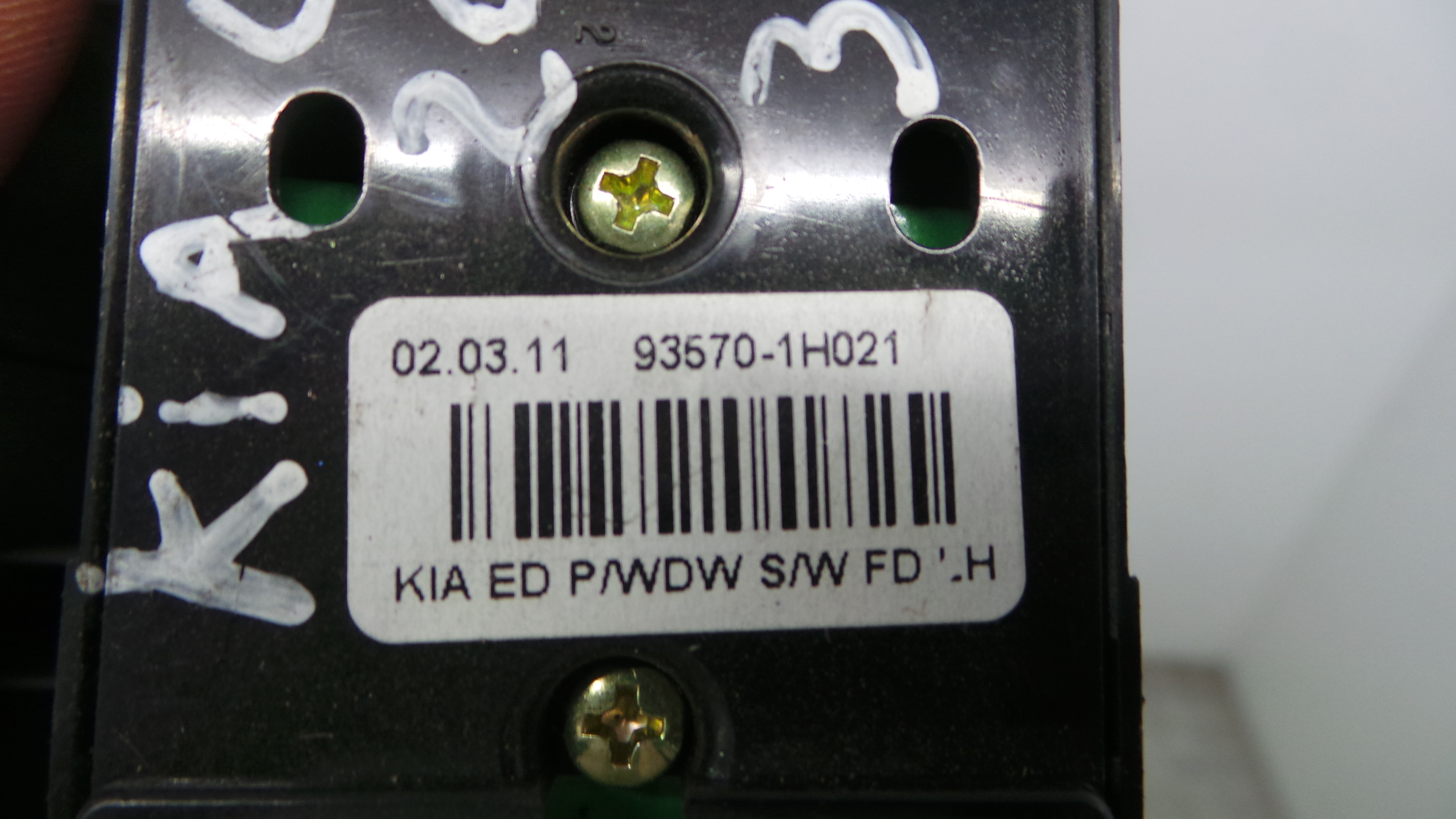 Interruptor / Comando Elevador Vidro Frente Esq  93570-1H021 - KIA CEE'D Hatchback (ED)-33198829