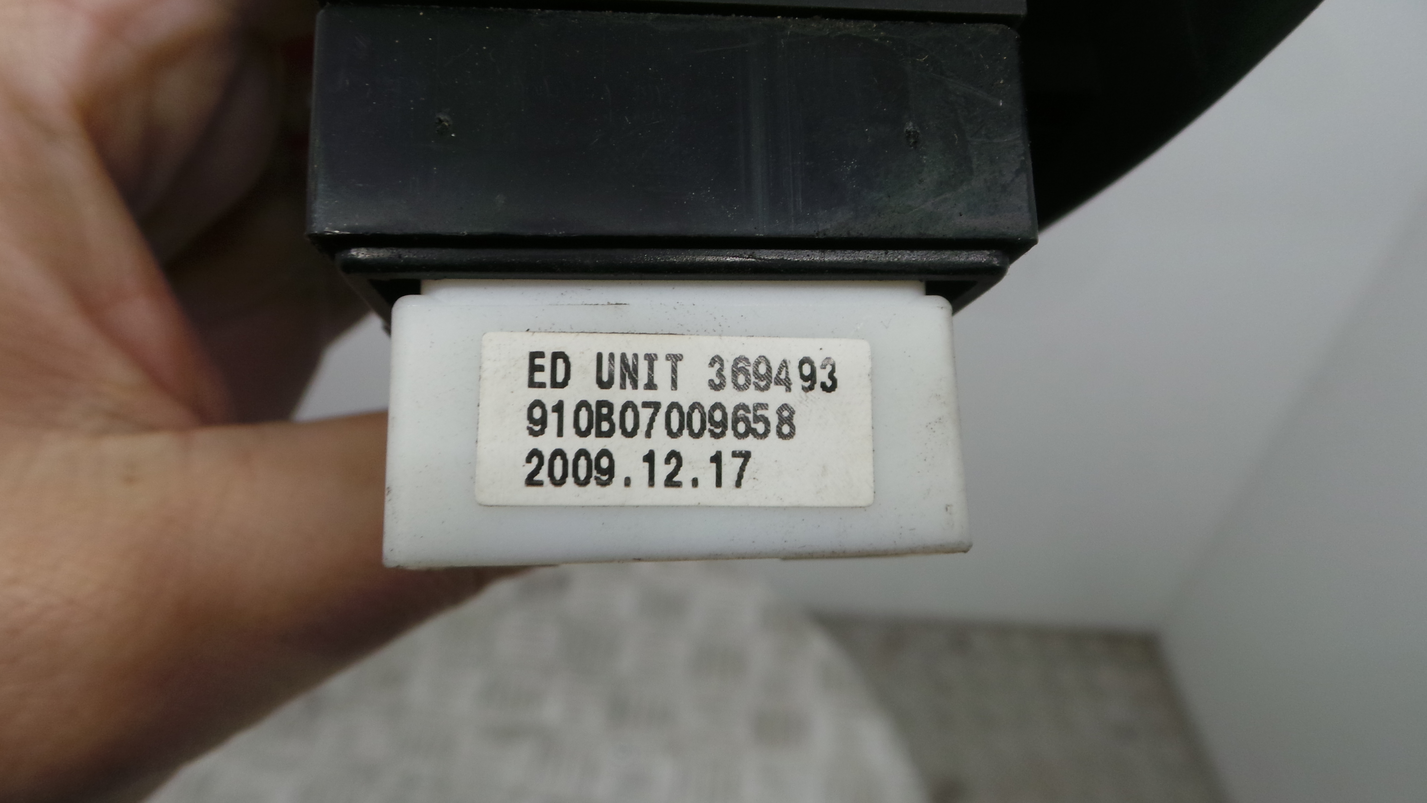 Interruptor / Comando Elevador Vidro Frente Esq  93570-1H021 - KIA CEE'D Hatchback (ED)-33198829