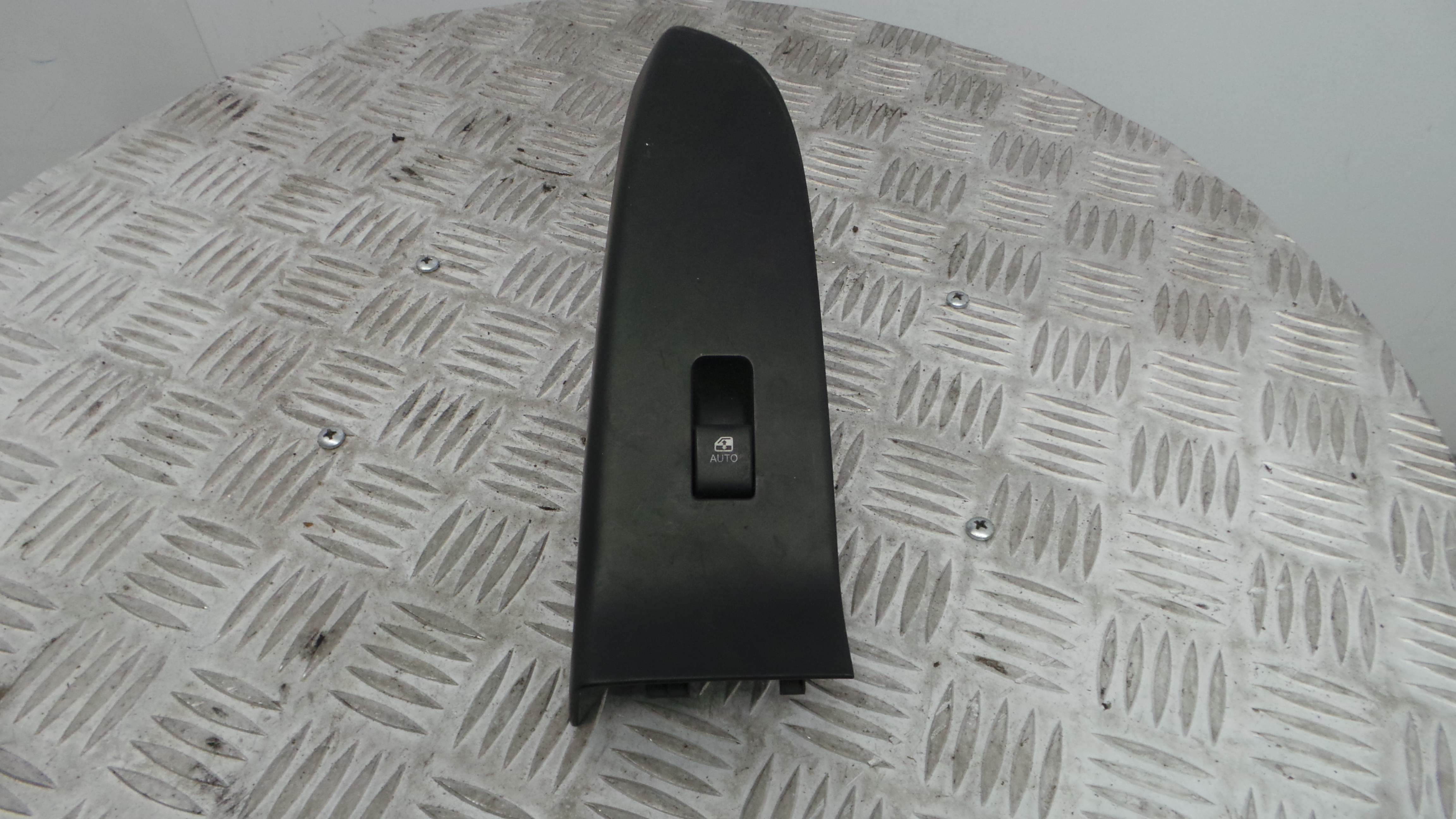 Interruptor / Comando Elevador Vidro Frente Dto 82361-1H300 - KIA CEE'D Hatchback (ED)-33198833 Interruptor / Comando Elevador Vidro Frente Dto 82361-1H300 - KIA CEE'D Hatchback (ED)-33198833