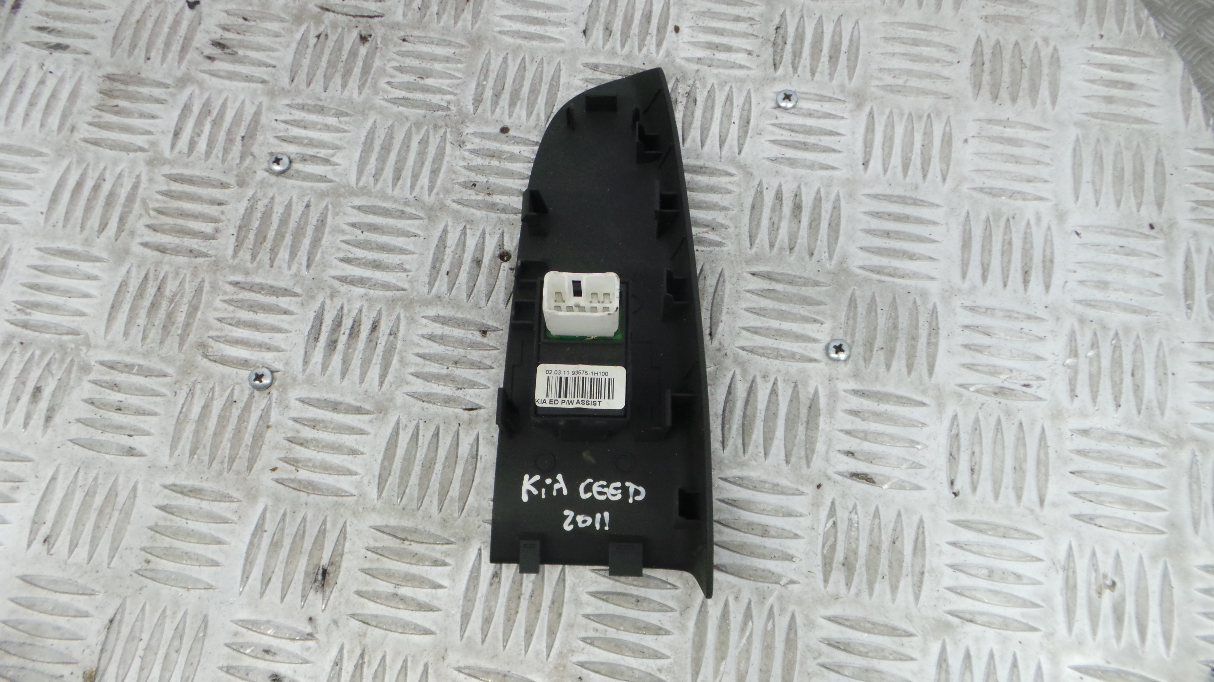 Interruptor / Comando Elevador Vidro Frente Dto  82361-1H300 - KIA CEE'D Hatchback (ED)-33198833