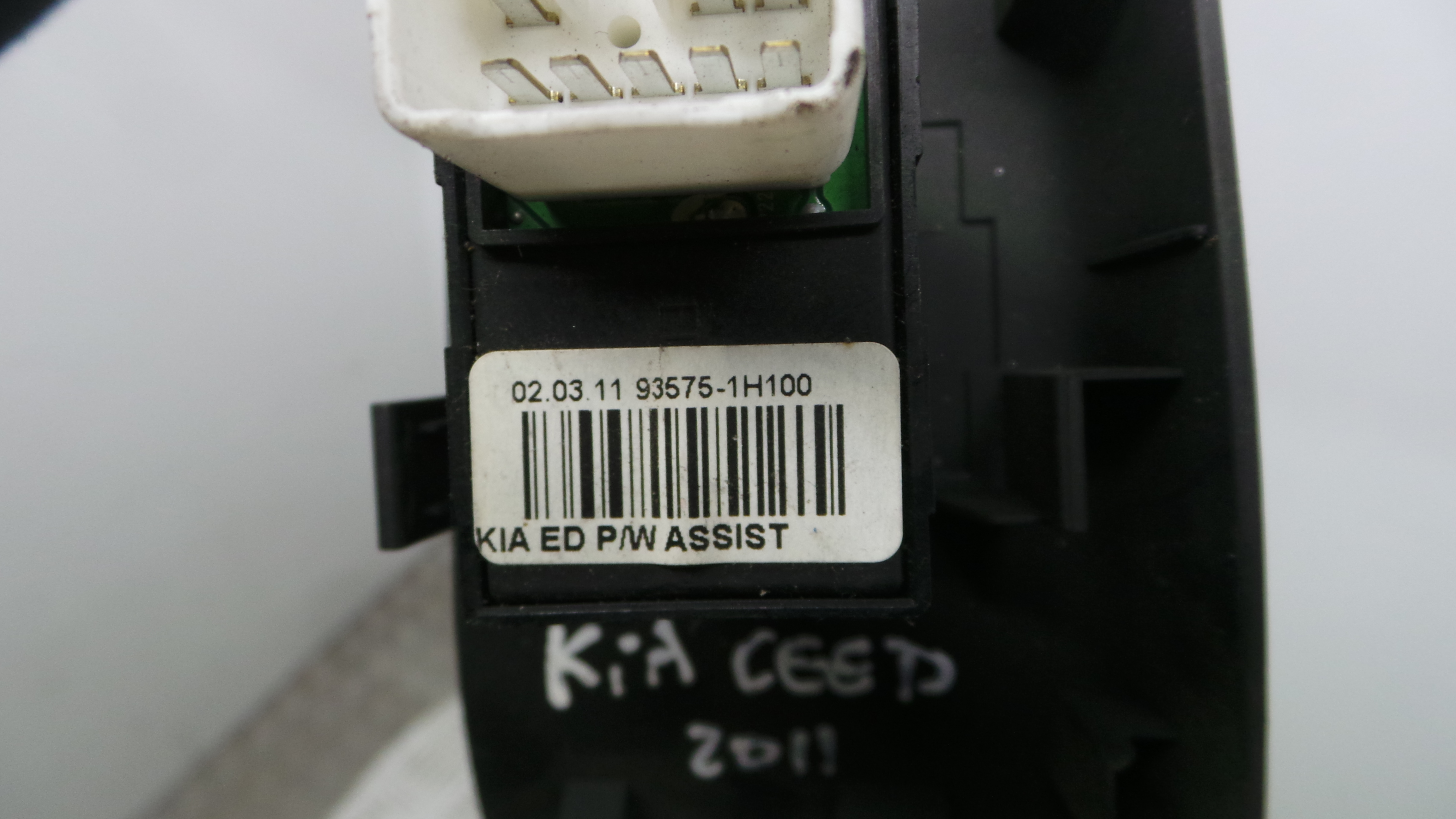Interruptor / Comando Elevador Vidro Frente Dto  82361-1H300 - KIA CEE'D Hatchback (ED)-33198833