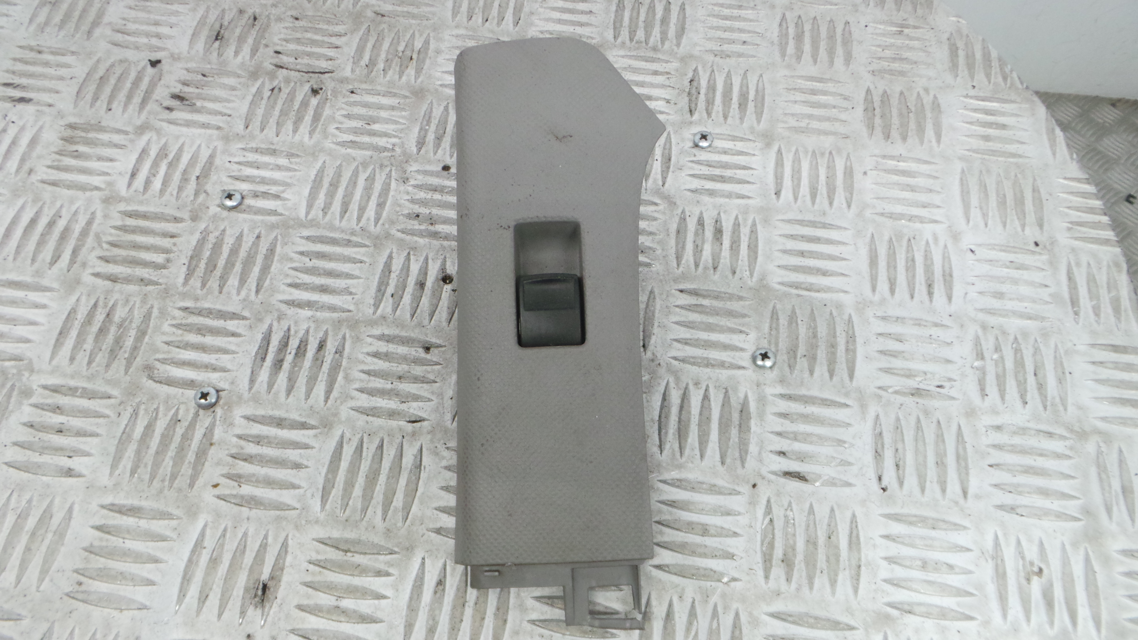 Interruptor / Comando Elevador Vidro Frente Dto  74231-0D090 - TOYOTA YARIS (_P9_), YARIS/VITZ (_P9_-33198840