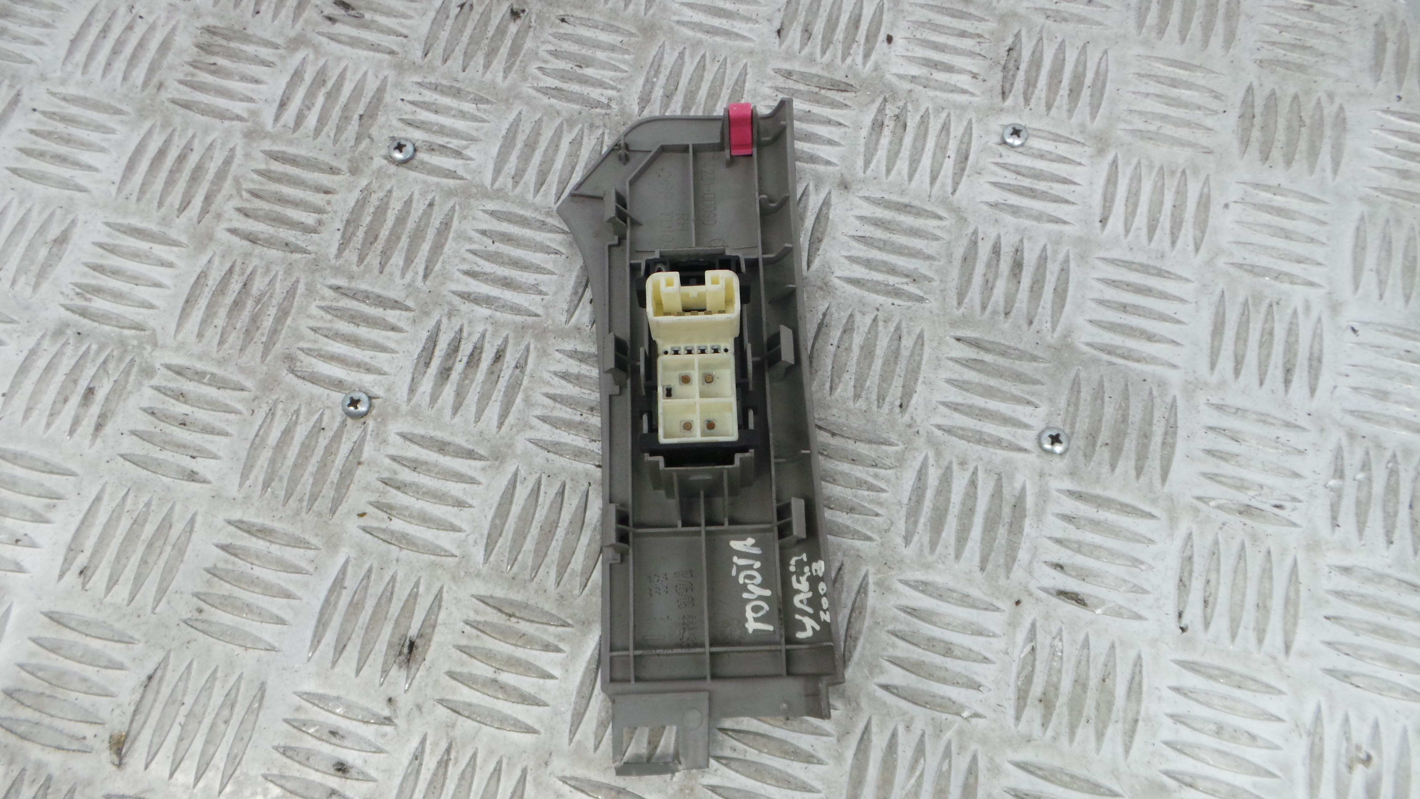 Interruptor / Comando Elevador Vidro Frente Dto  74231-0D090 - TOYOTA YARIS (_P9_), YARIS/VITZ (_P9_-33198840