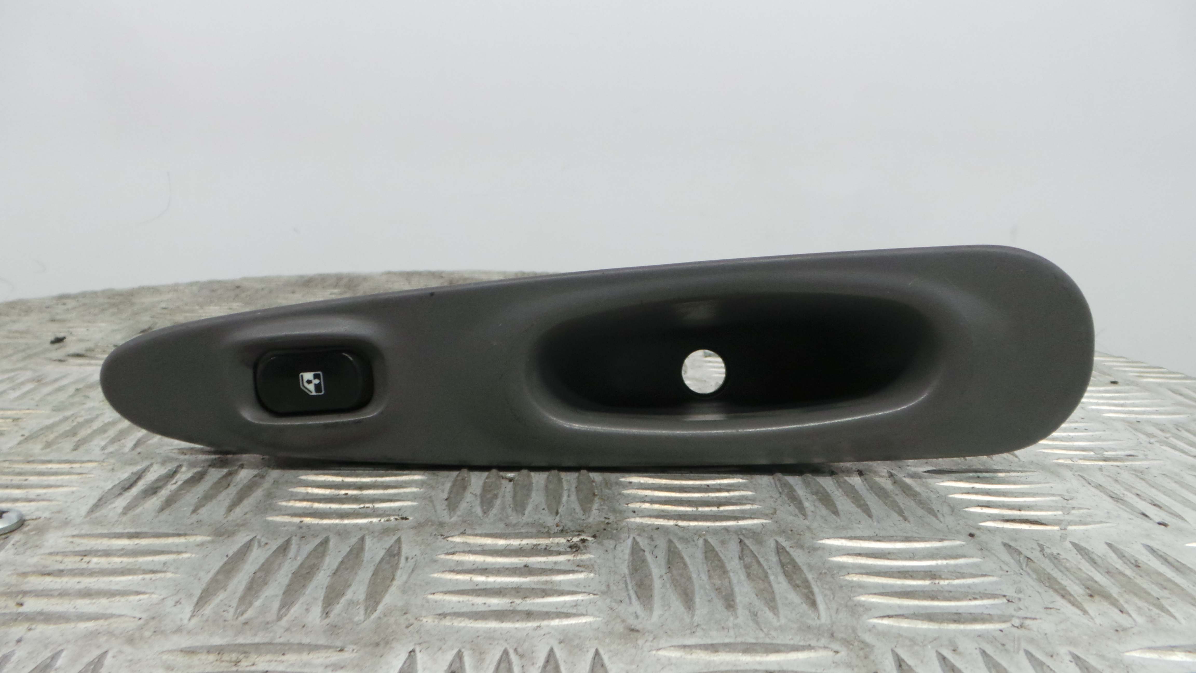 Interruptor / Comando Elevador Vidro Trás Dto 83741-29010 - HYUNDAI ELANTRA II (J-2), LANTRA II (J--33198873