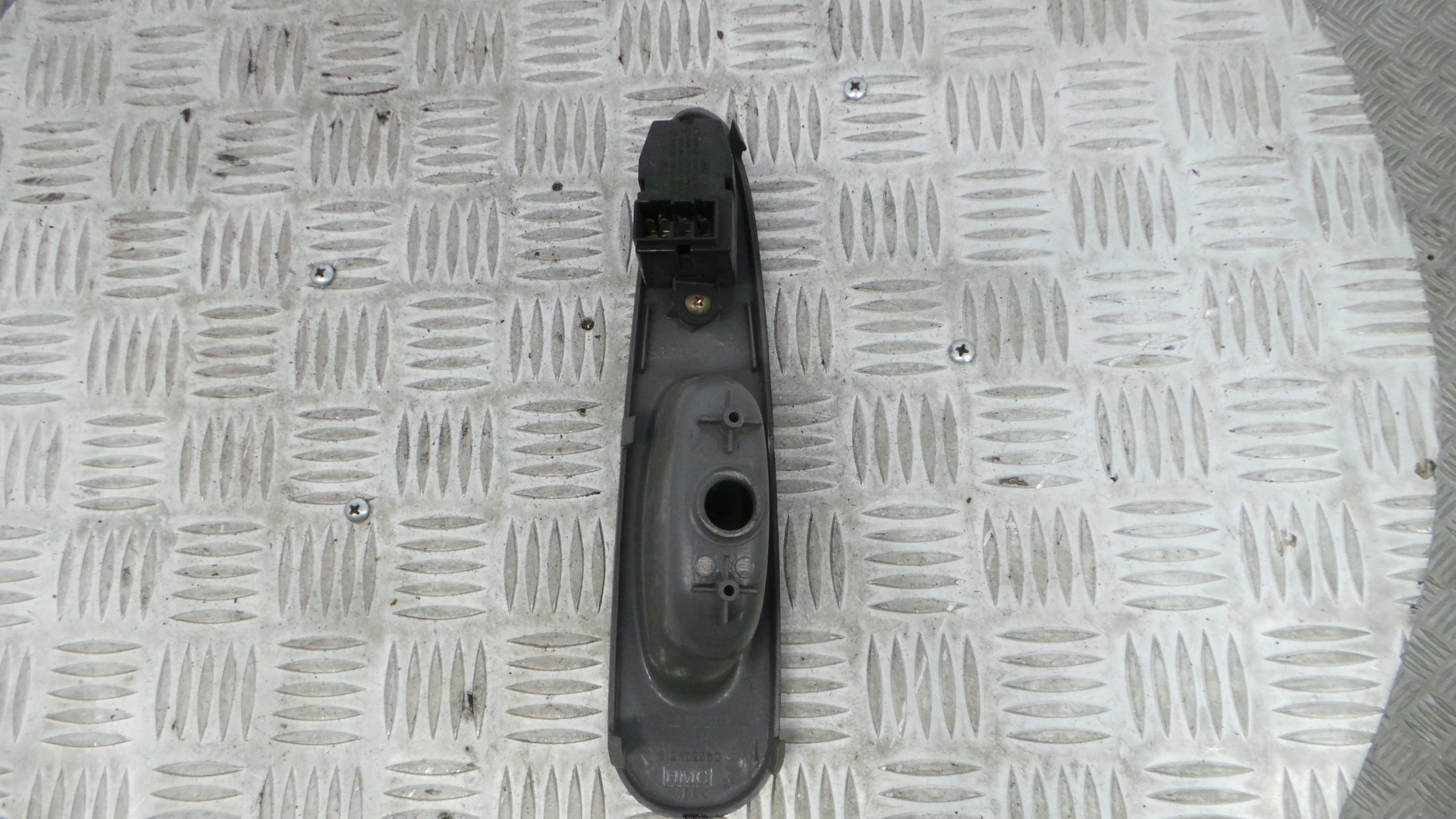 Interruptor / Comando Elevador Vidro Trás Dto 83741-29010 - HYUNDAI ELANTRA II (J-2), LANTRA II (J--33198873