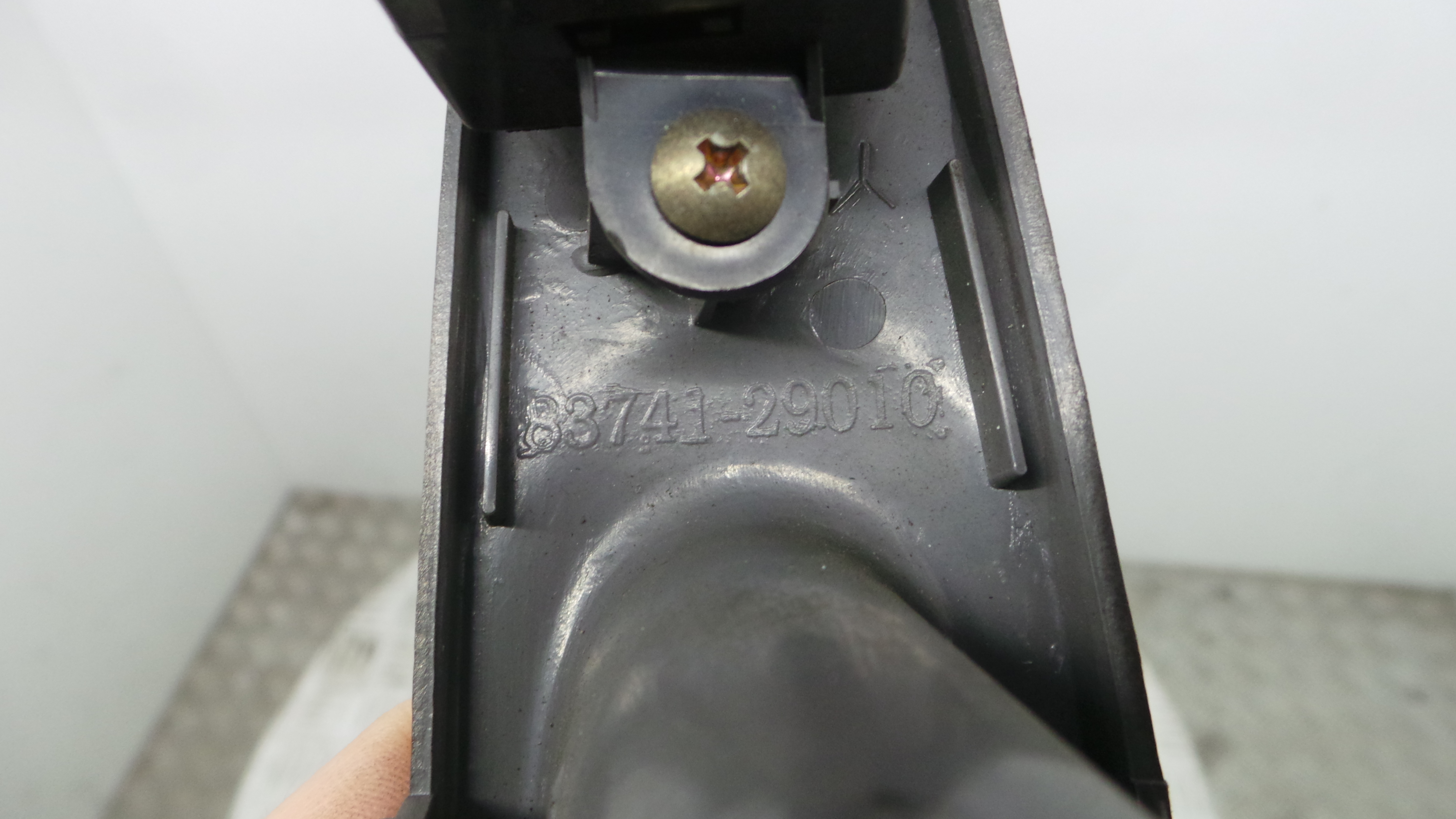 Interruptor / Comando Elevador Vidro Trás Dto 83741-29010 - HYUNDAI ELANTRA II (J-2), LANTRA II (J--33198873