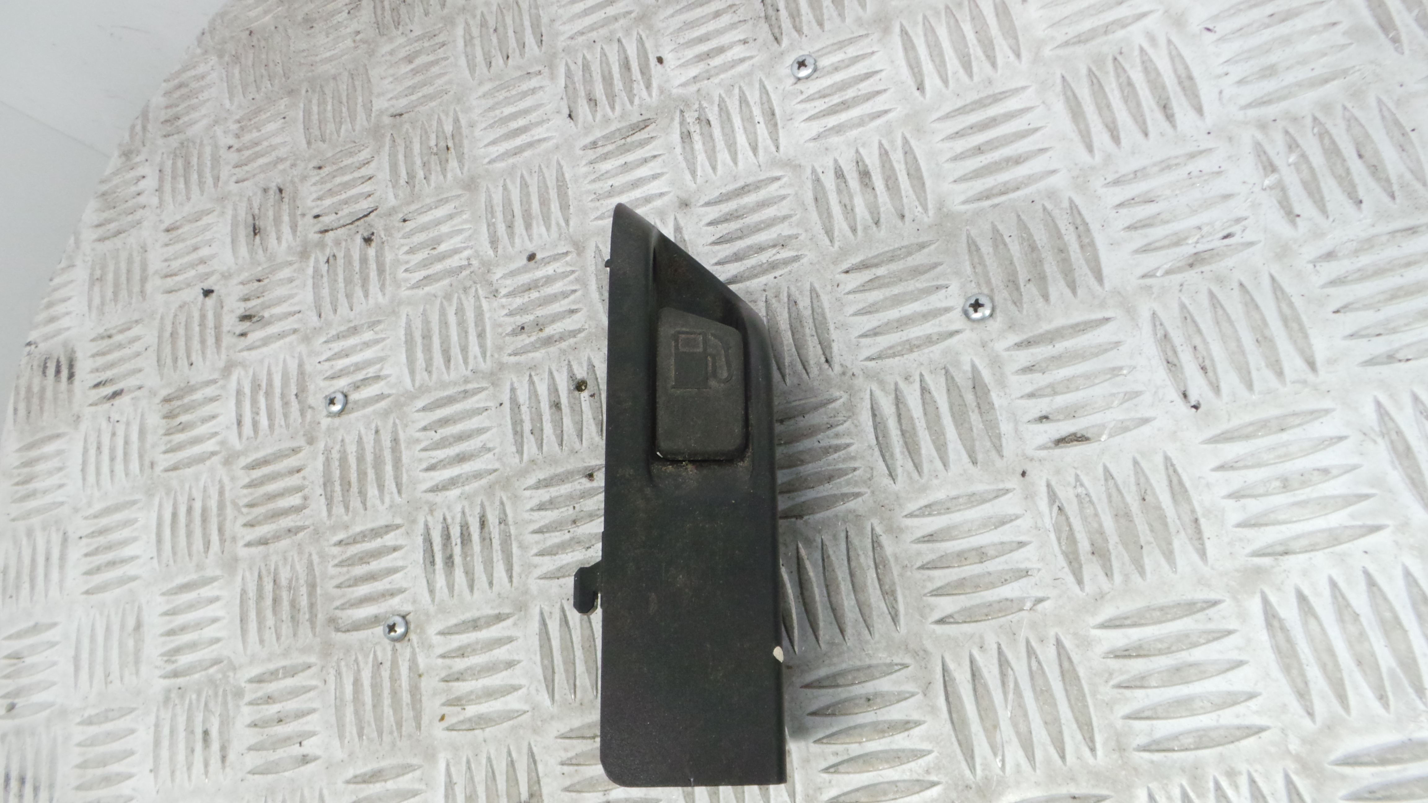 Interruptor / Comando Tampa Combustivel  - TOYOTA YARIS (_P13_), YARIS/VITZ (_P13_)-33198877