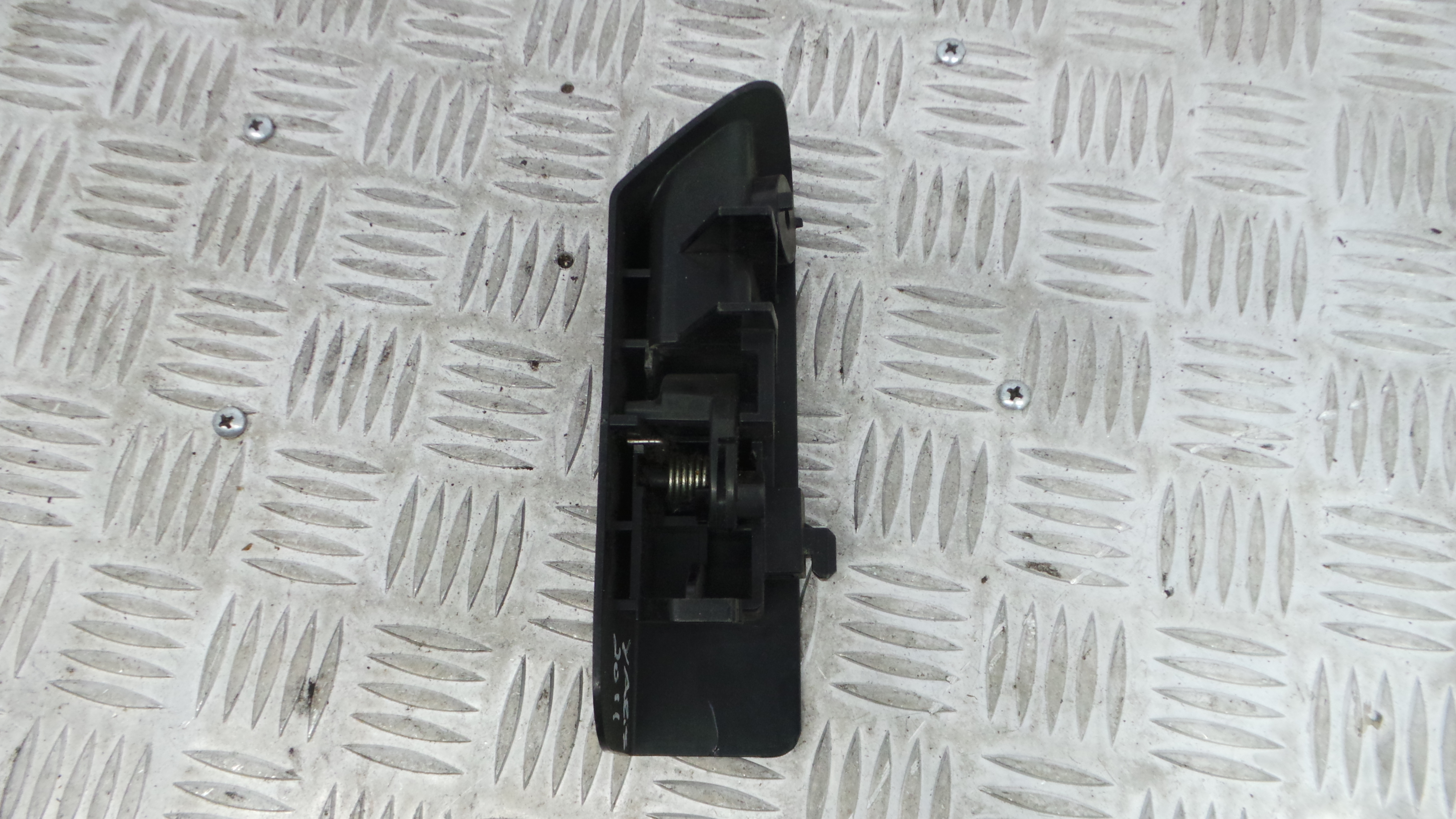 Interruptor / Comando Tampa Combustivel  - TOYOTA YARIS (_P13_), YARIS/VITZ (_P13_)-33198877