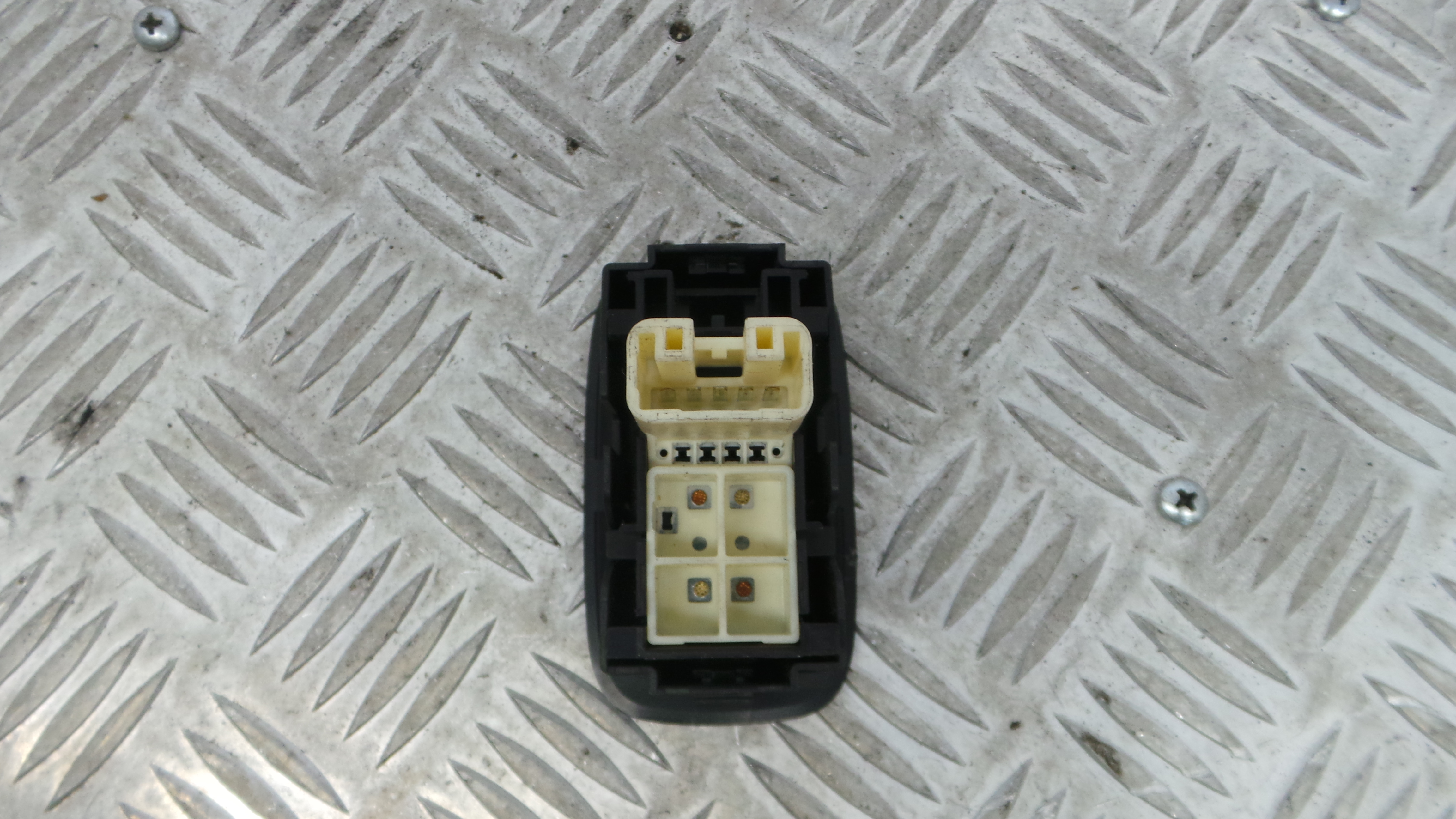 Interruptor / Comando Elevador Vidro Trás Dto  - TOYOTA AURIS (_E15_), COROLLA (_E15_)-33198885